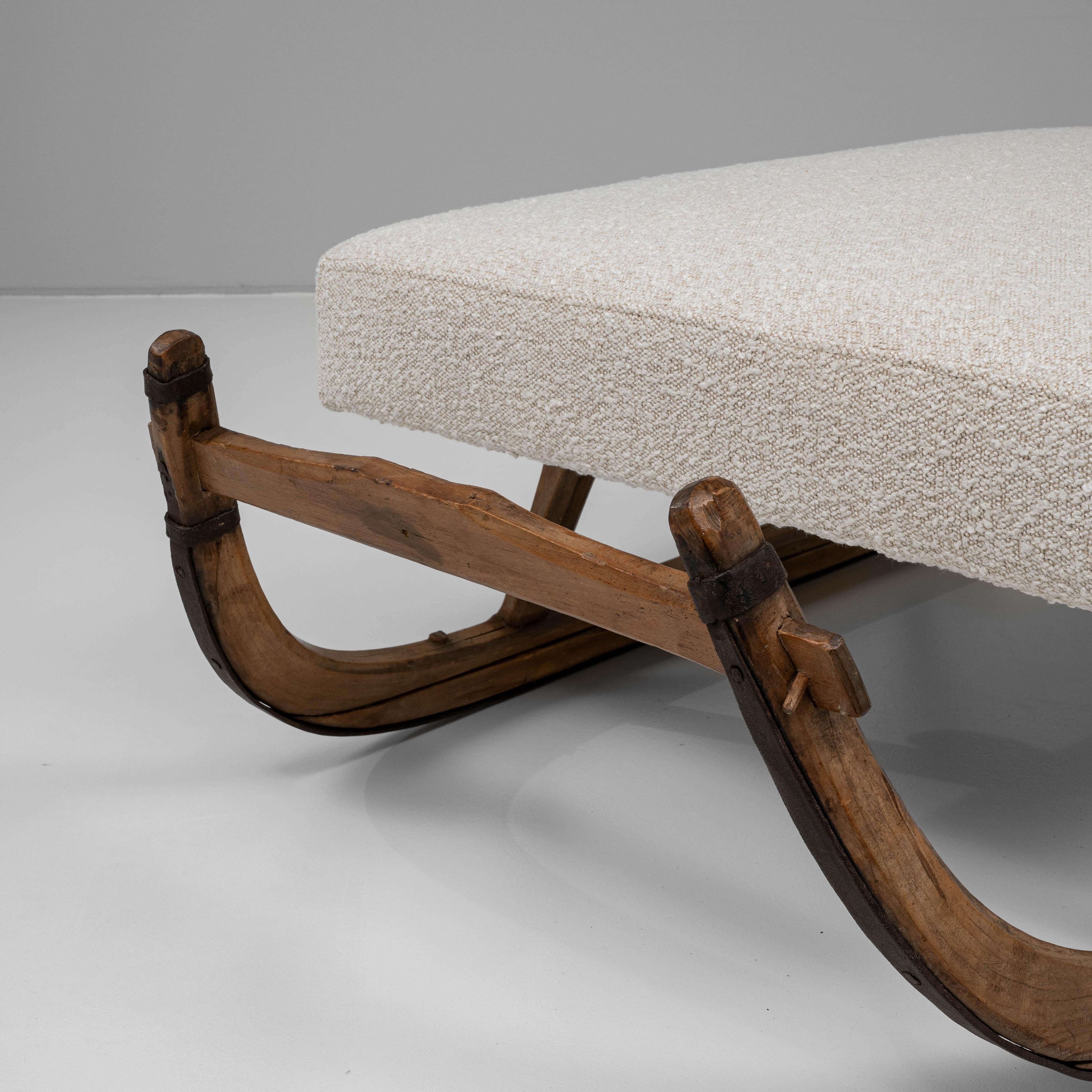 1900s European Wooden Bench With Upholstered Seat For Sale 6