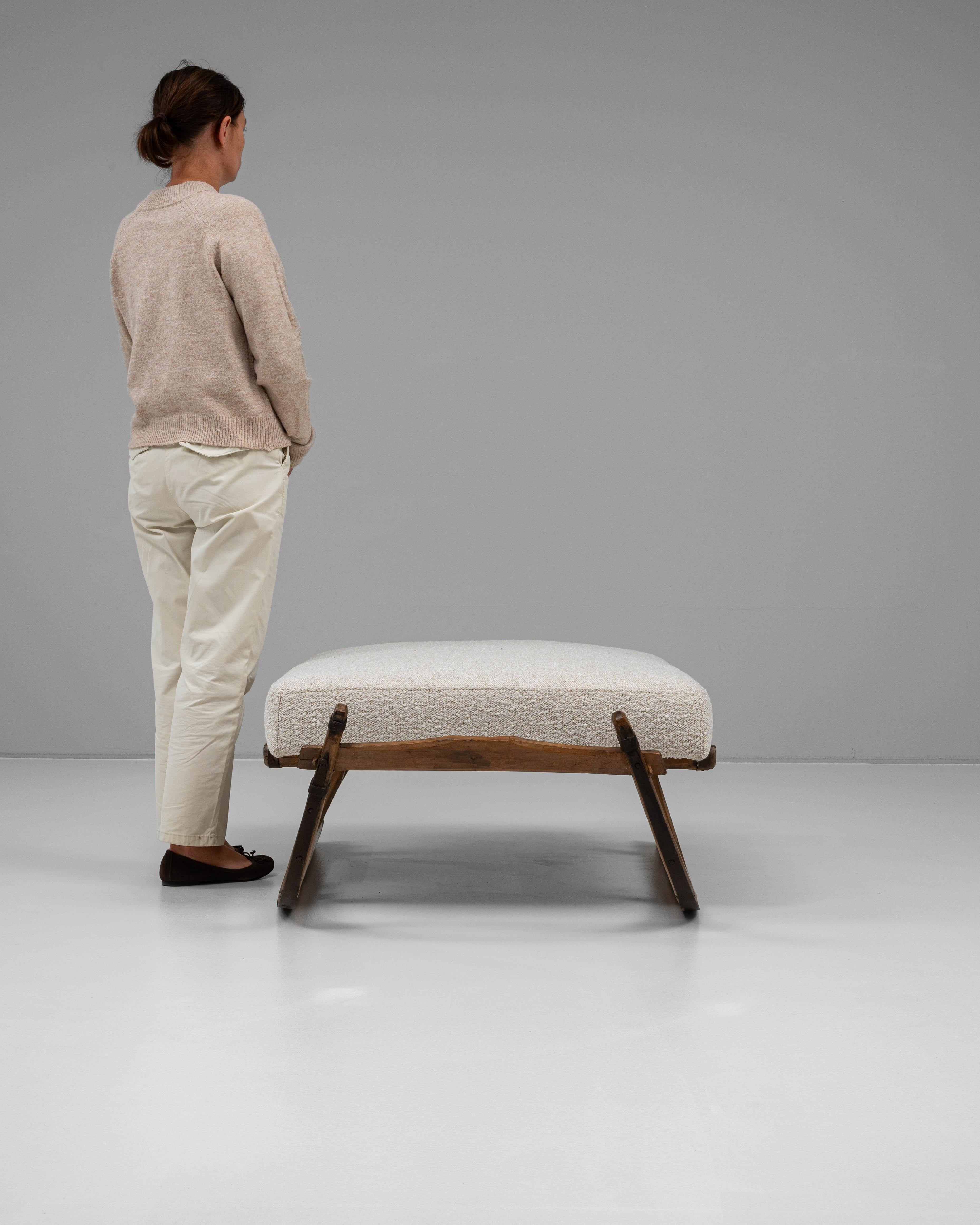 1900s European Wooden Bench With Upholstered Seat In Good Condition For Sale In High Point, NC