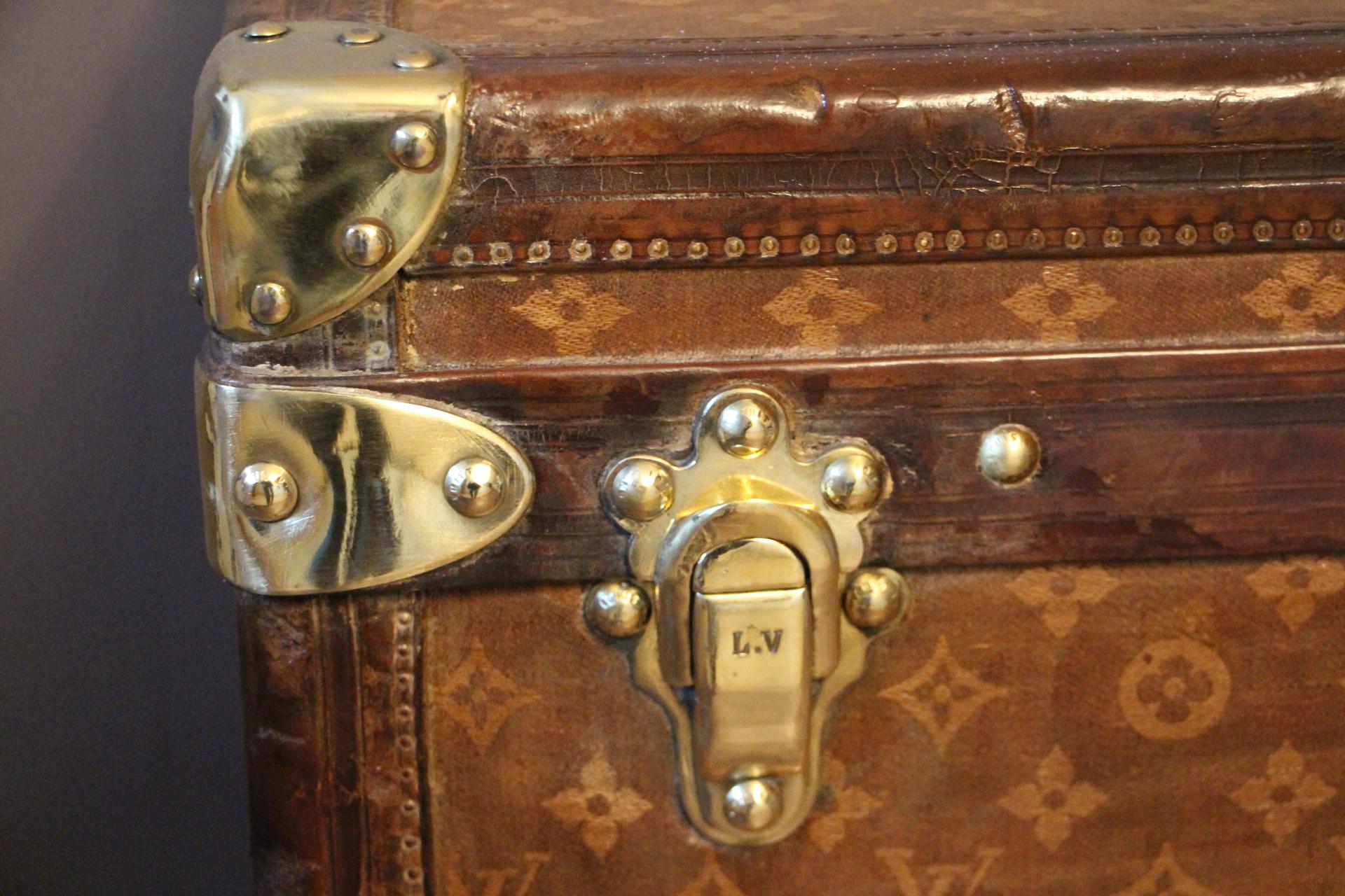 1900s Extra Large Louis Vuitton Trunk, Malle Vuitton Courrier In Good Condition In Saint-Ouen, FR