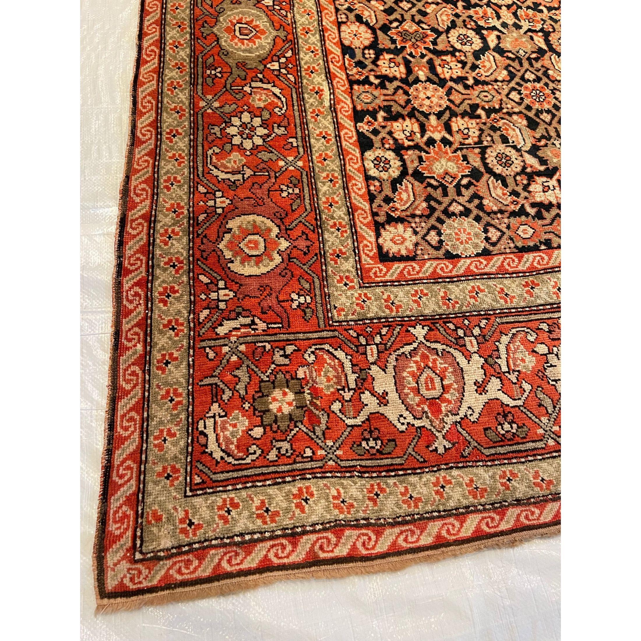 Les tapis anciens du Karabagh, très recherchés par les collectionneurs et les designers, ont l'une des traditions les plus anciennes et les plus variées de tous les tapis anciens du Caucase. Nombre d'entre eux sont issus des tapis caucasiens