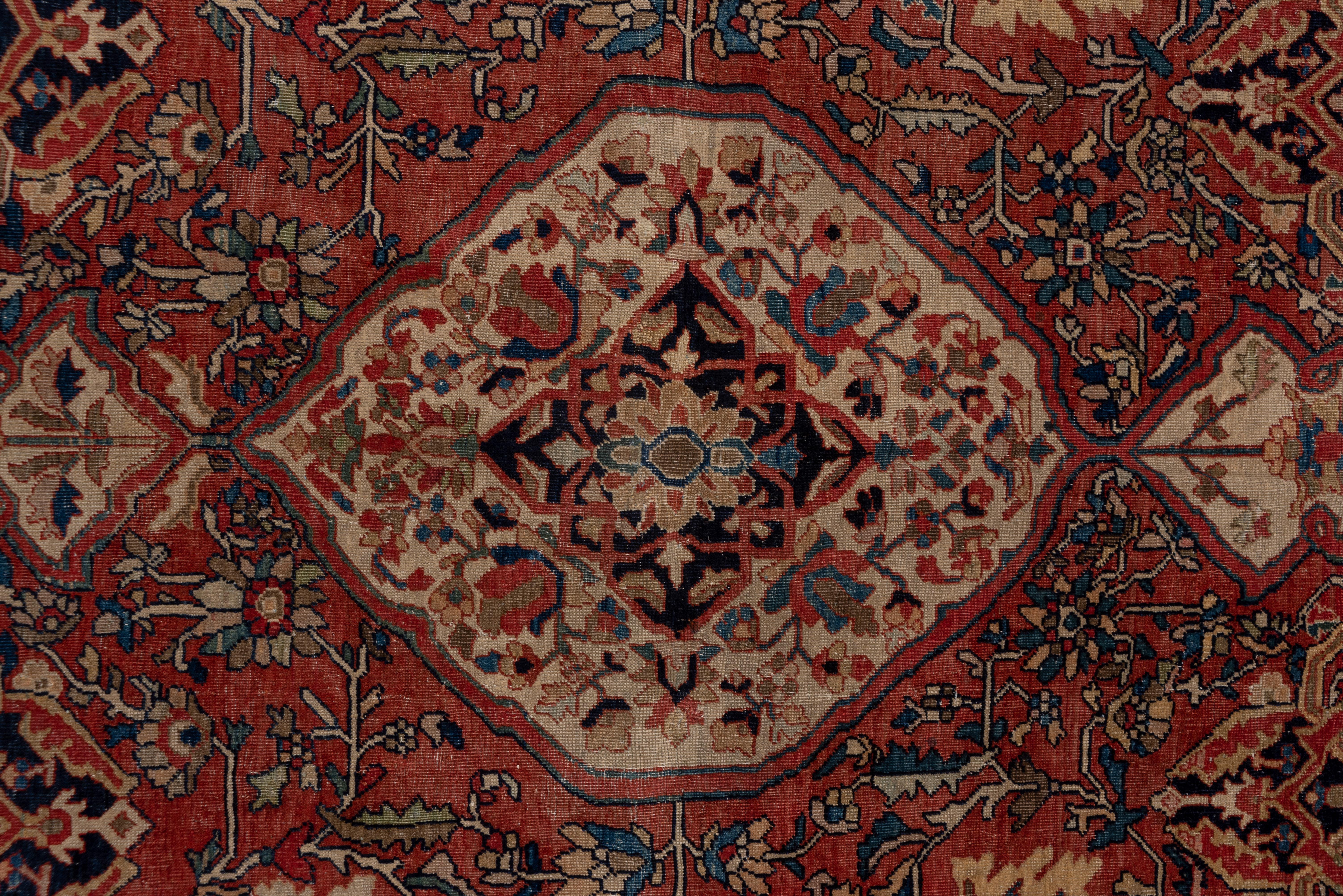 1900s Fine Antique Persian Farahan Sarouk Rug, Soft Red Field & Blue Subfield In Good Condition For Sale In New York, NY