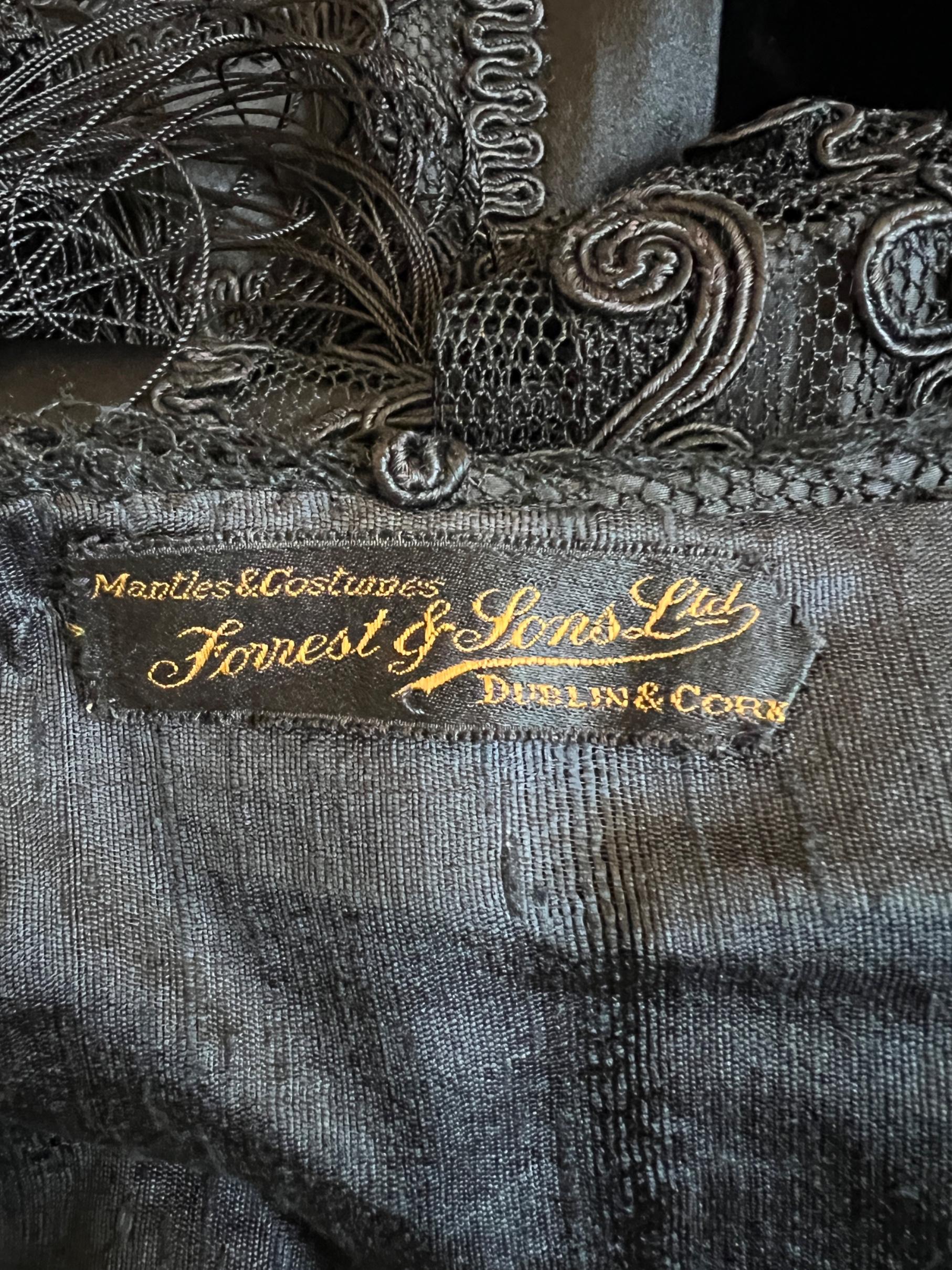 Forrest and Sons Manteau de travail exceptionnel en soie et soutache des années 1900 Pour femmes en vente