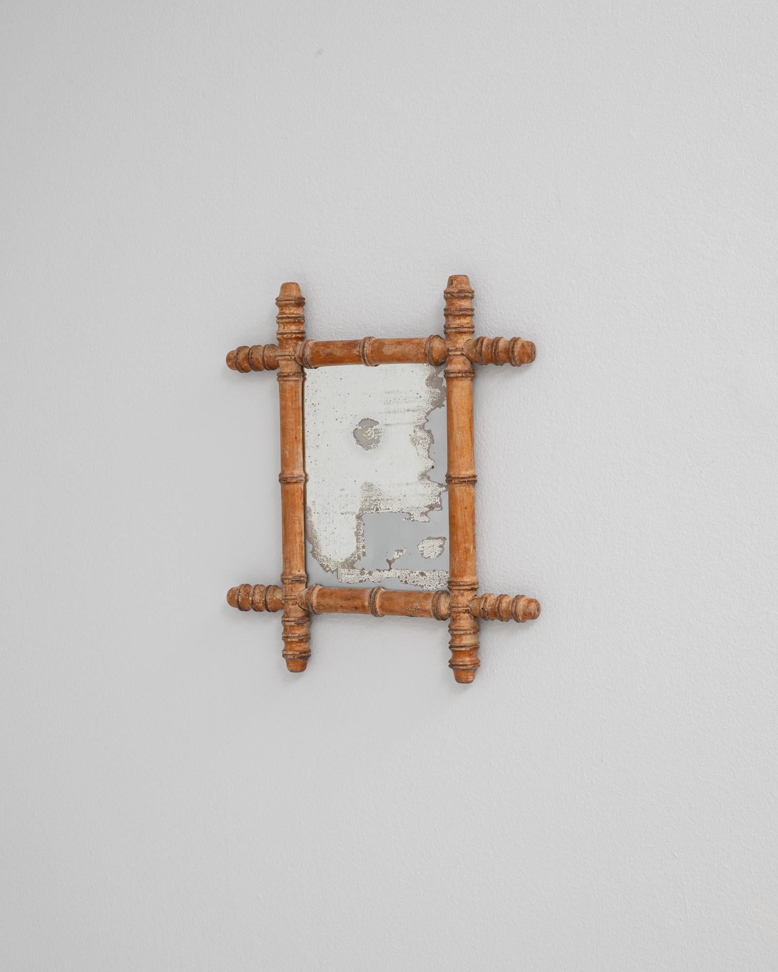 Specchio in finto bambù francese del 1900 In condizioni buone in vendita a High Point, NC