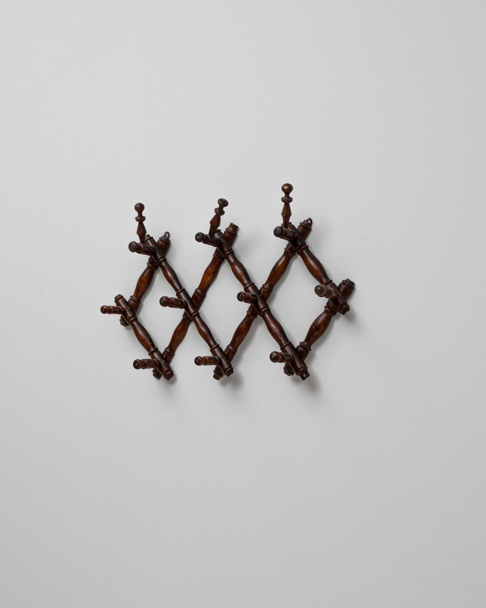 Appendiabiti da parete in finto bambù francese del 1900 In condizioni buone a High Point, NC