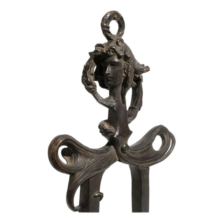 1900s Art Nouveau Français Bronze Tong Sculpture par Henri Louis Levasseur