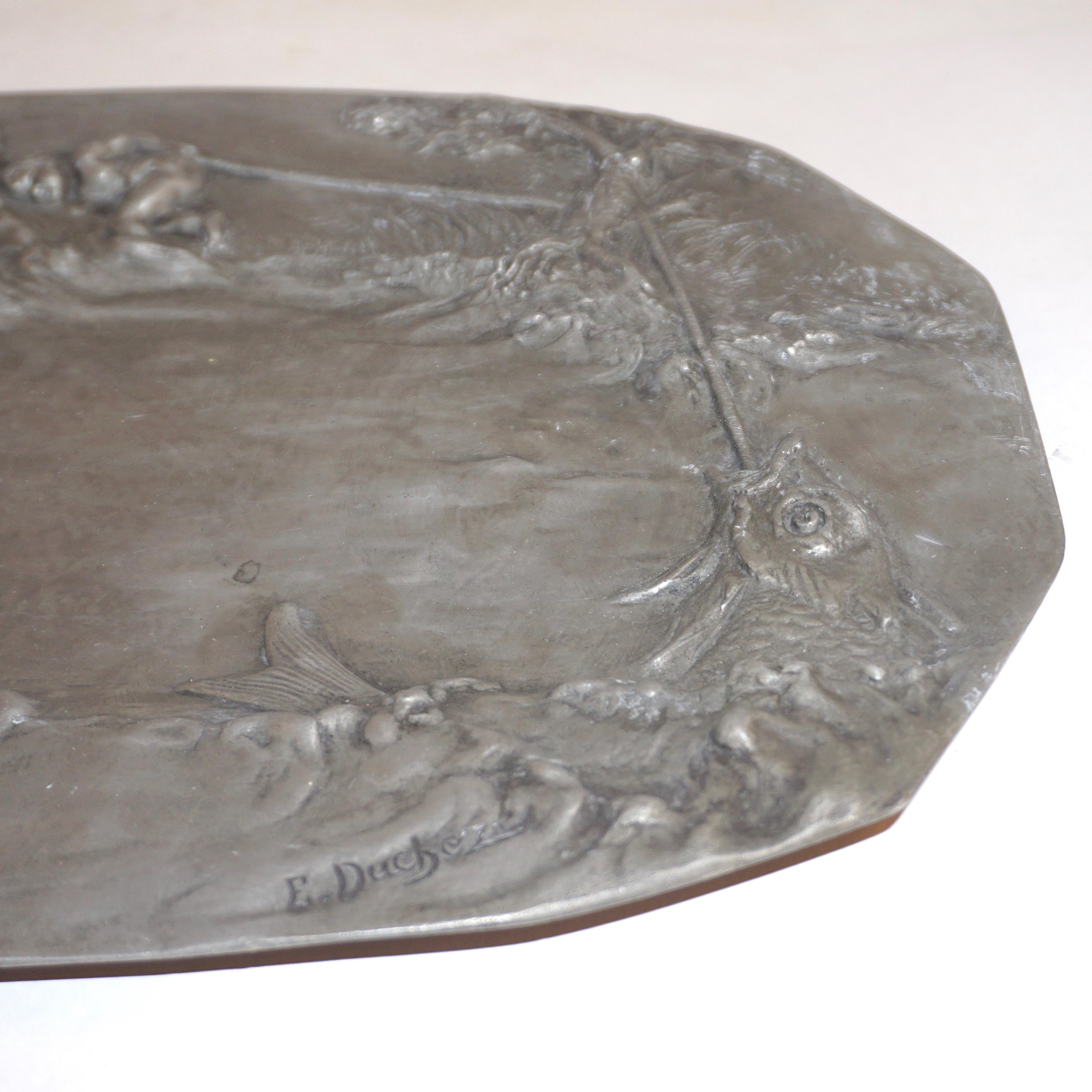 1900s French Art Nouveau Sculpted Pewter Dish with Fishing Putti in Relief For Sale 4