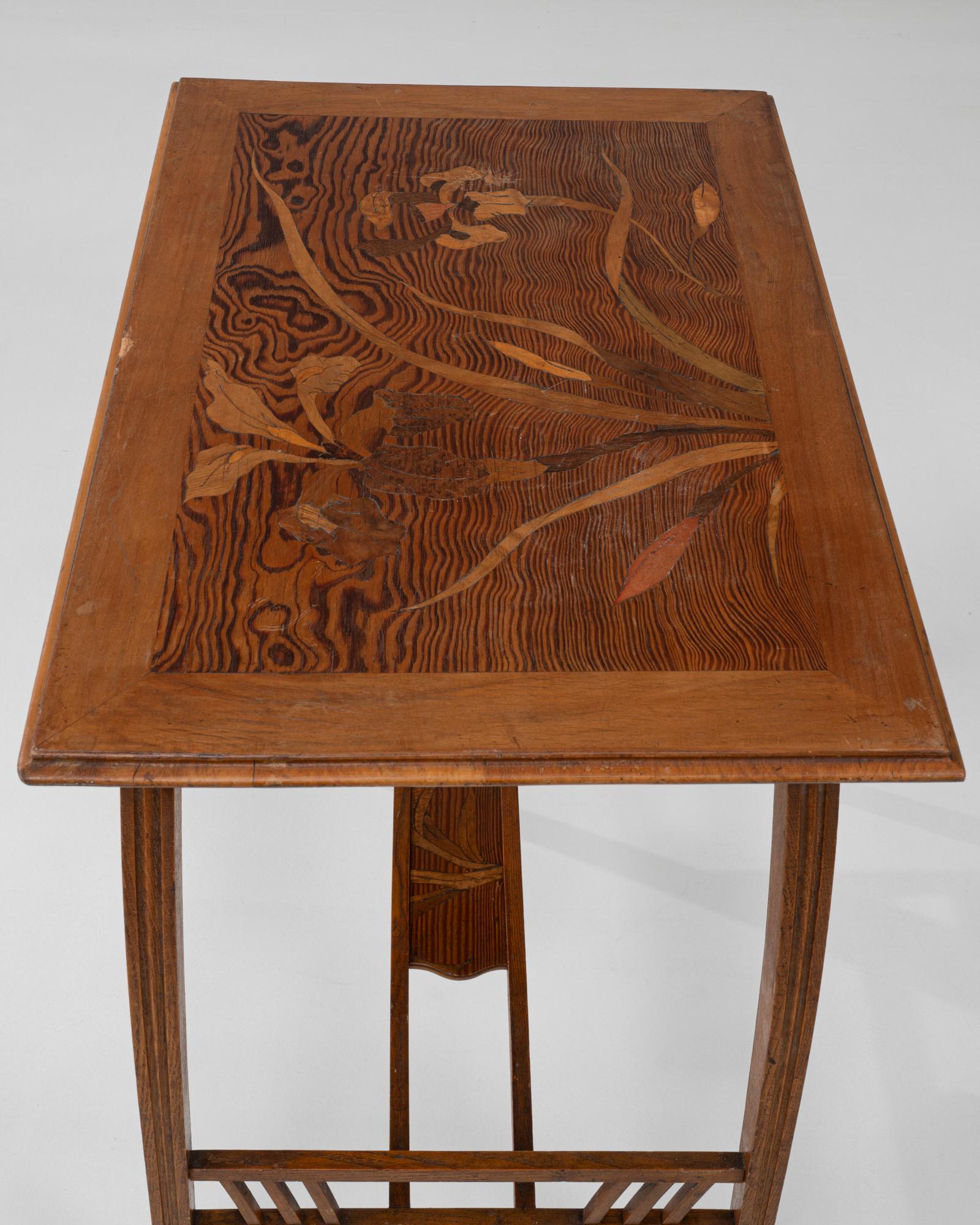 Table d'appoint en bois Art Nouveau 1900 avec plateau floral en vente 6