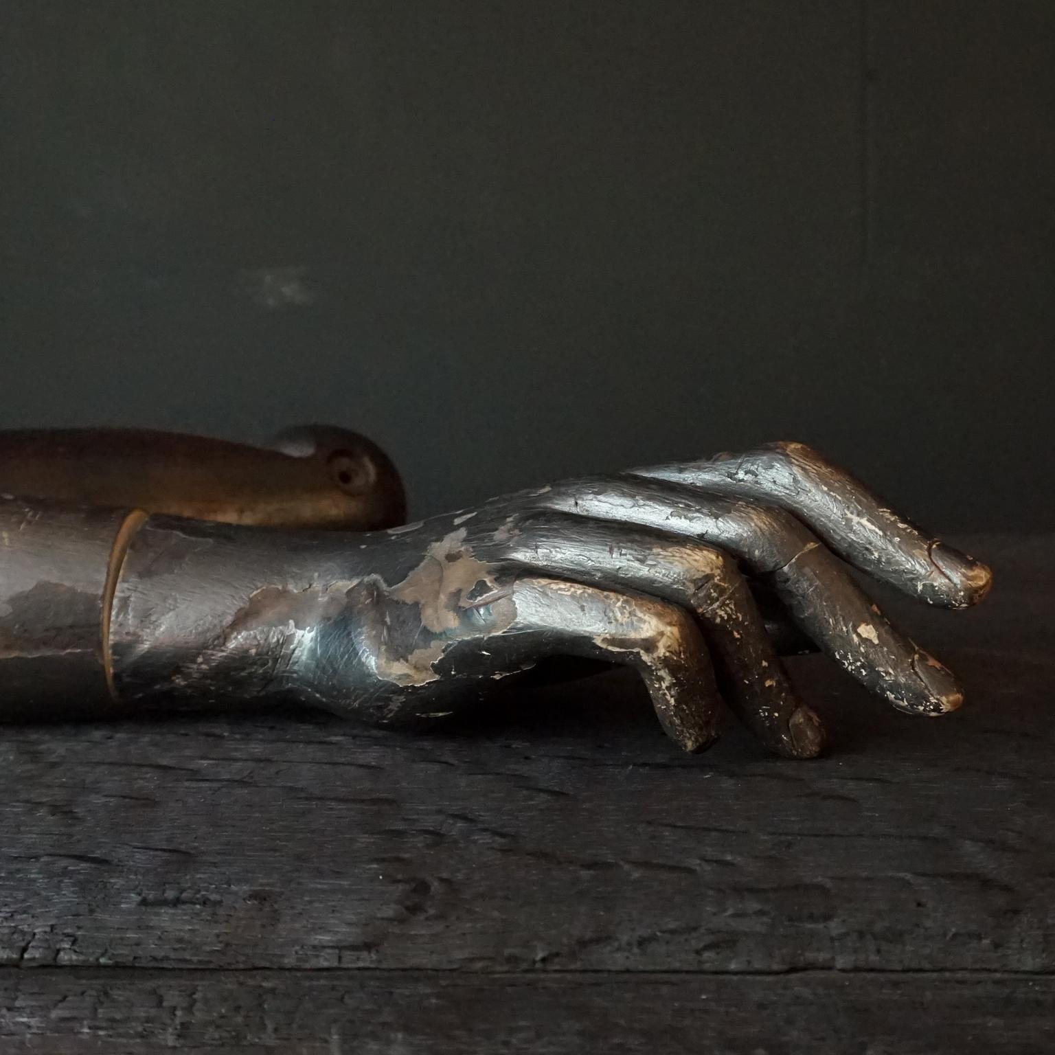 1900s French Articulated Life-Size Mannequin's Arm in Painted and Plastered Wood For Sale 10