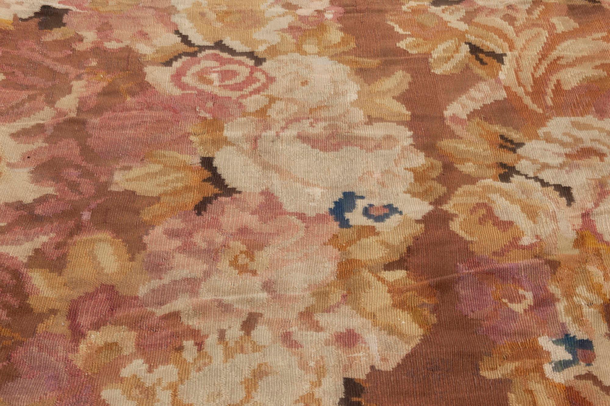 1900s Französisch Aubusson Floral Handmade Wolle Teppich im Zustand „Gut“ im Angebot in New York, NY
