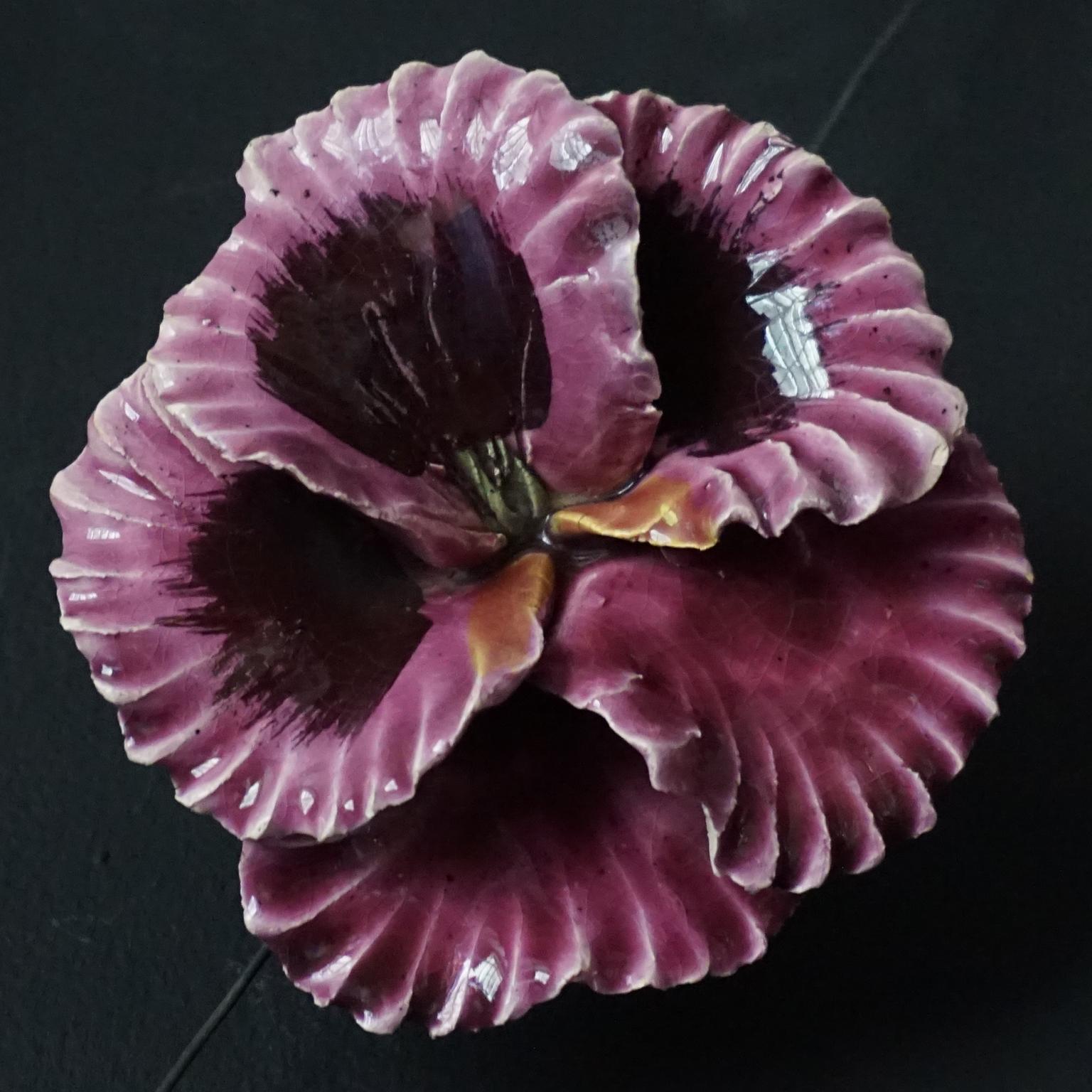 1900s French Barbotine Majolica Mourning Flowers, Rose Violet Peony Carnation  In Good Condition For Sale In Haarlem, NL