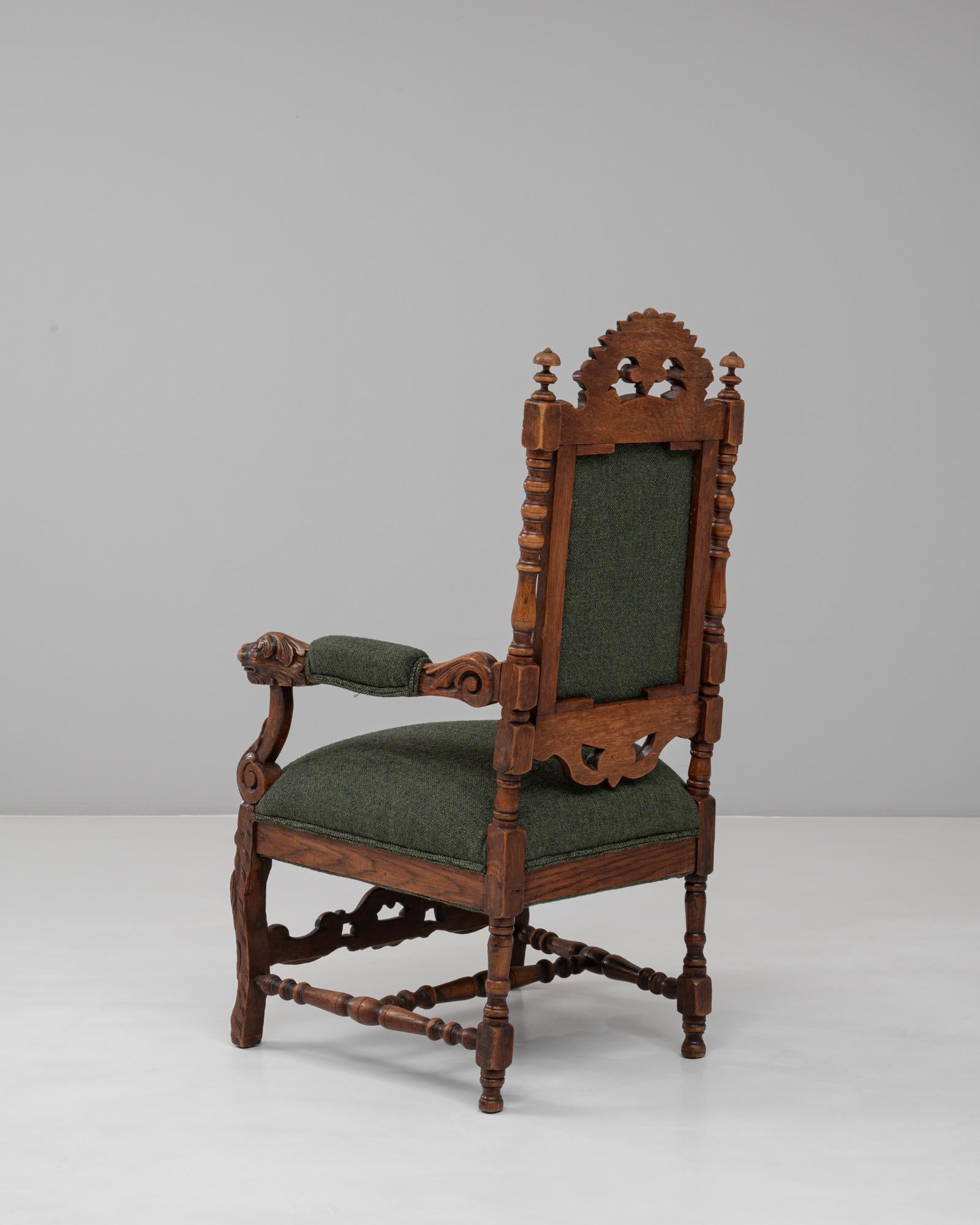 Poltrona barocca francese del 1900 in Oak con cuscini imbottiti In condizioni buone in vendita a High Point, NC