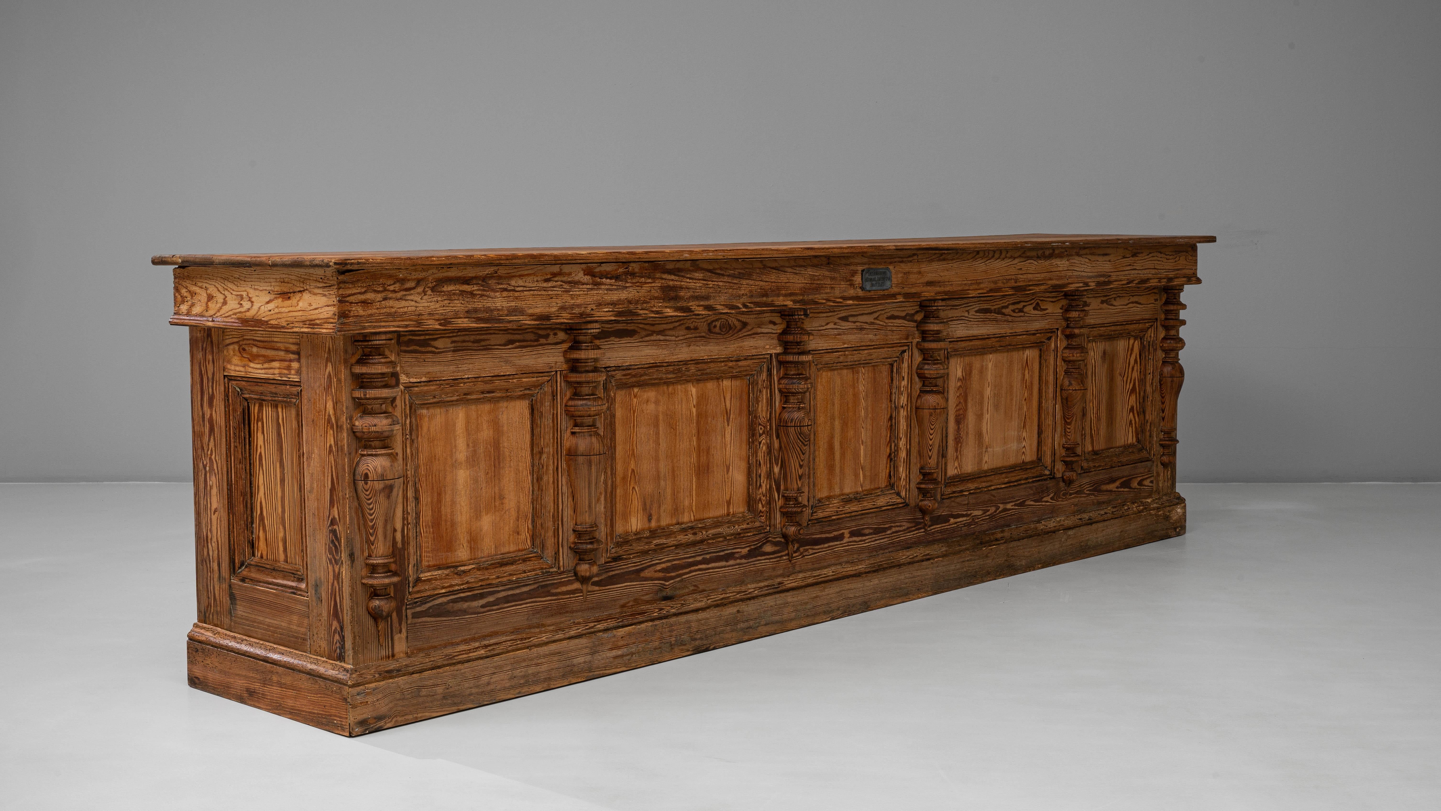 Mostrador de tienda de madera provincial belga francés de 1900 de Emile Lambot, Châtelet Madera en venta