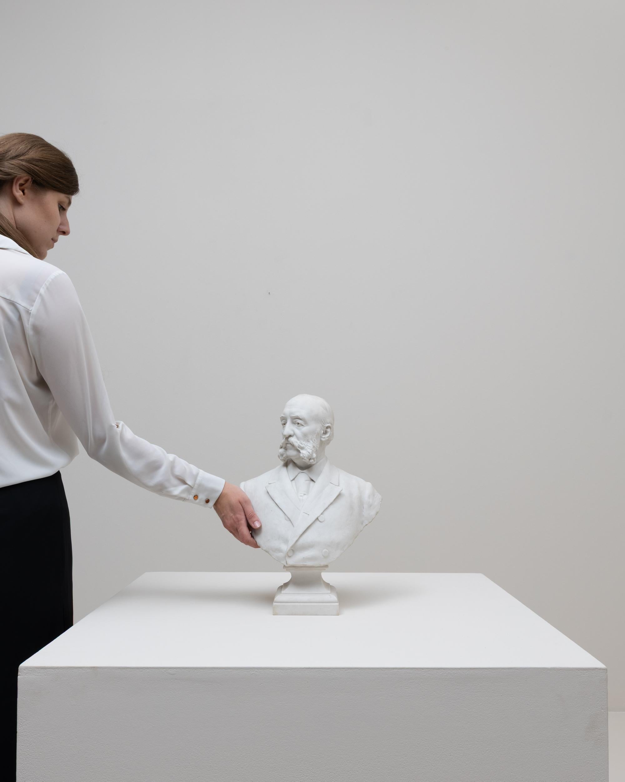 Busto di uomo in porcellana di Bisque francese del 1900 In condizioni buone in vendita a High Point, NC