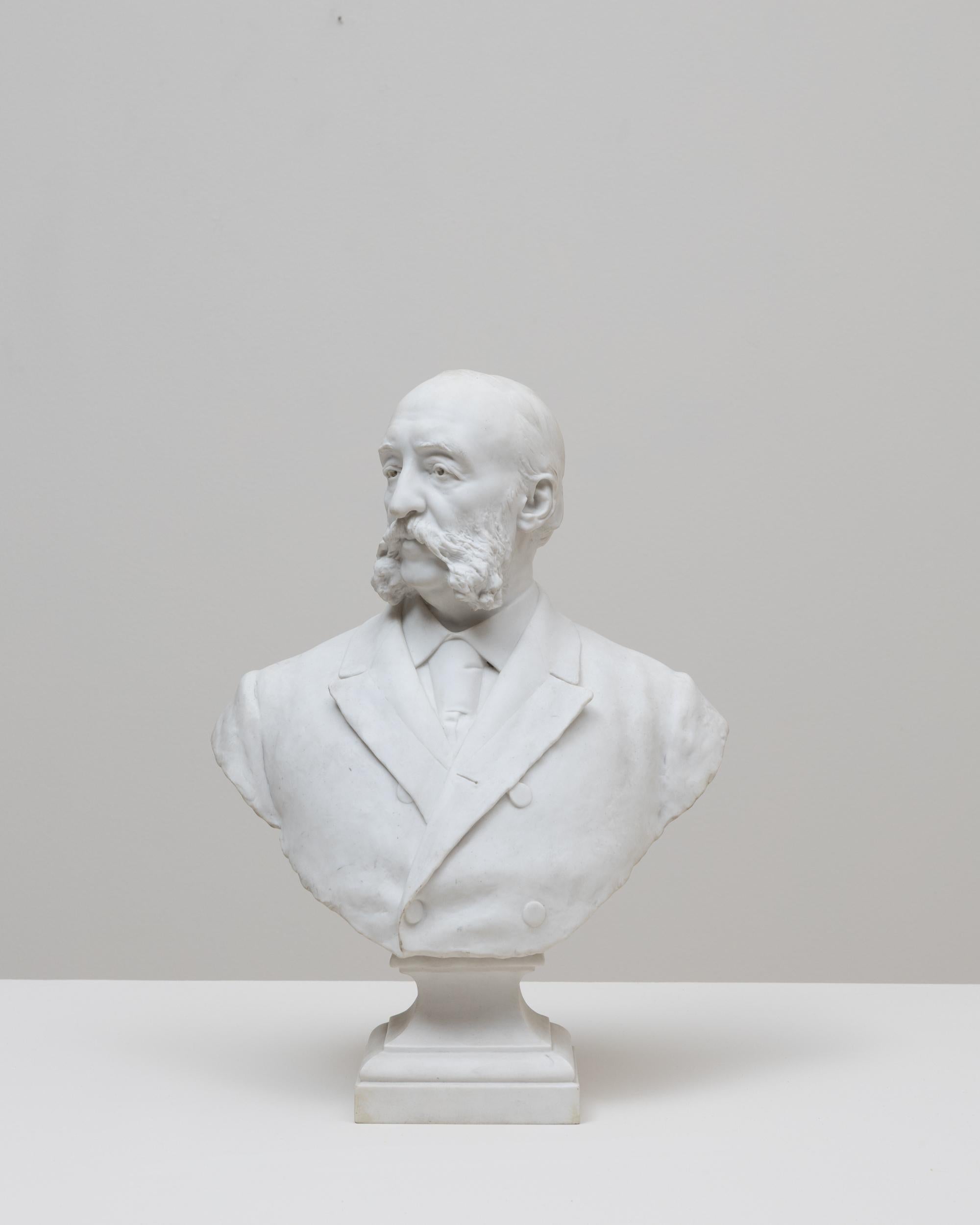 XX secolo Busto di uomo in porcellana di Bisque francese del 1900 in vendita