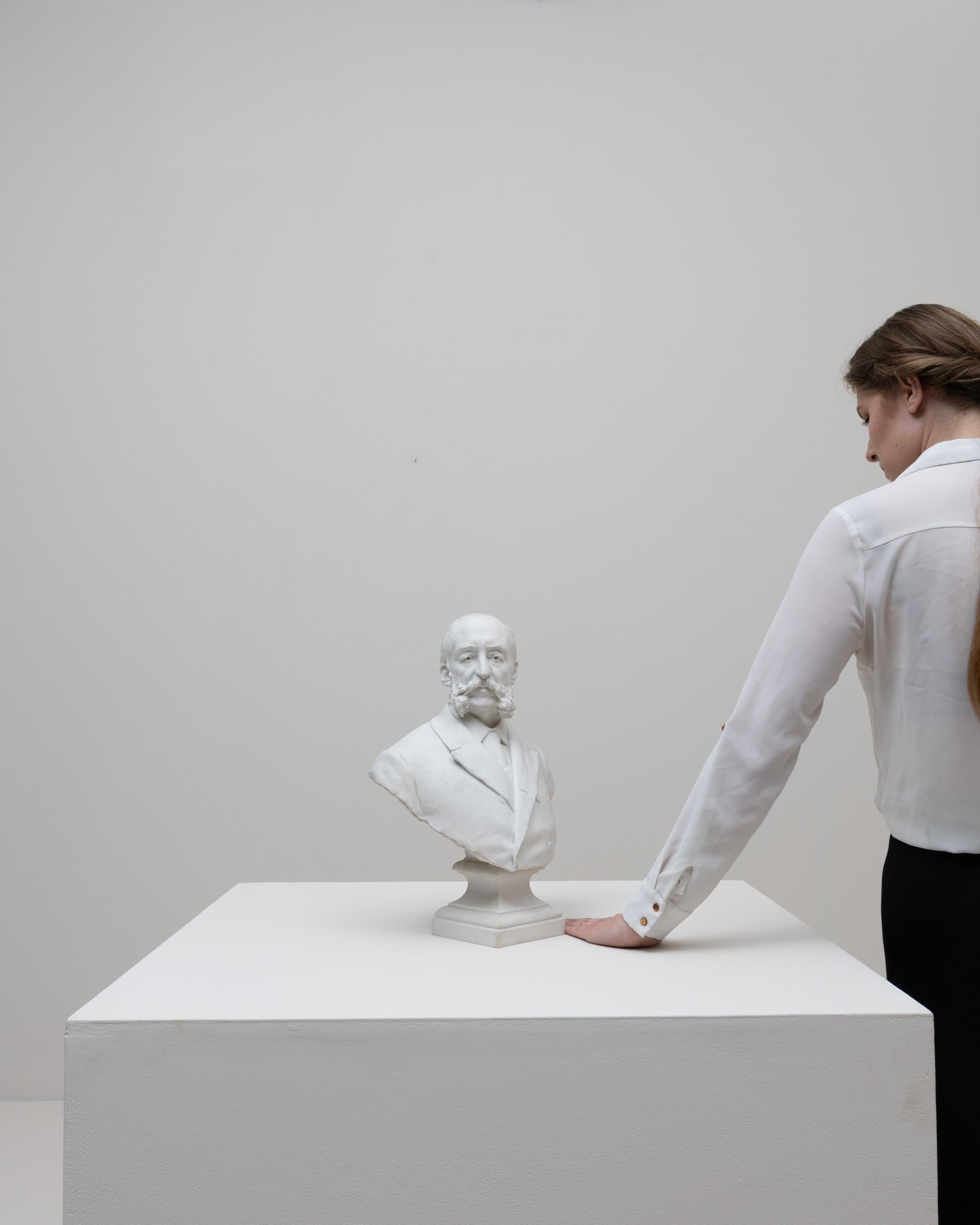 Busto di uomo in porcellana di Bisque francese del 1900 in vendita 3