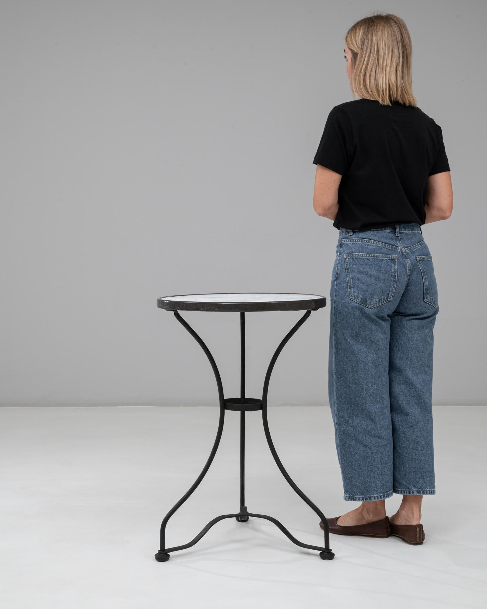 20ième siècle Table en fer de style bistrot français des années 1900 avec plateau en marbre en vente