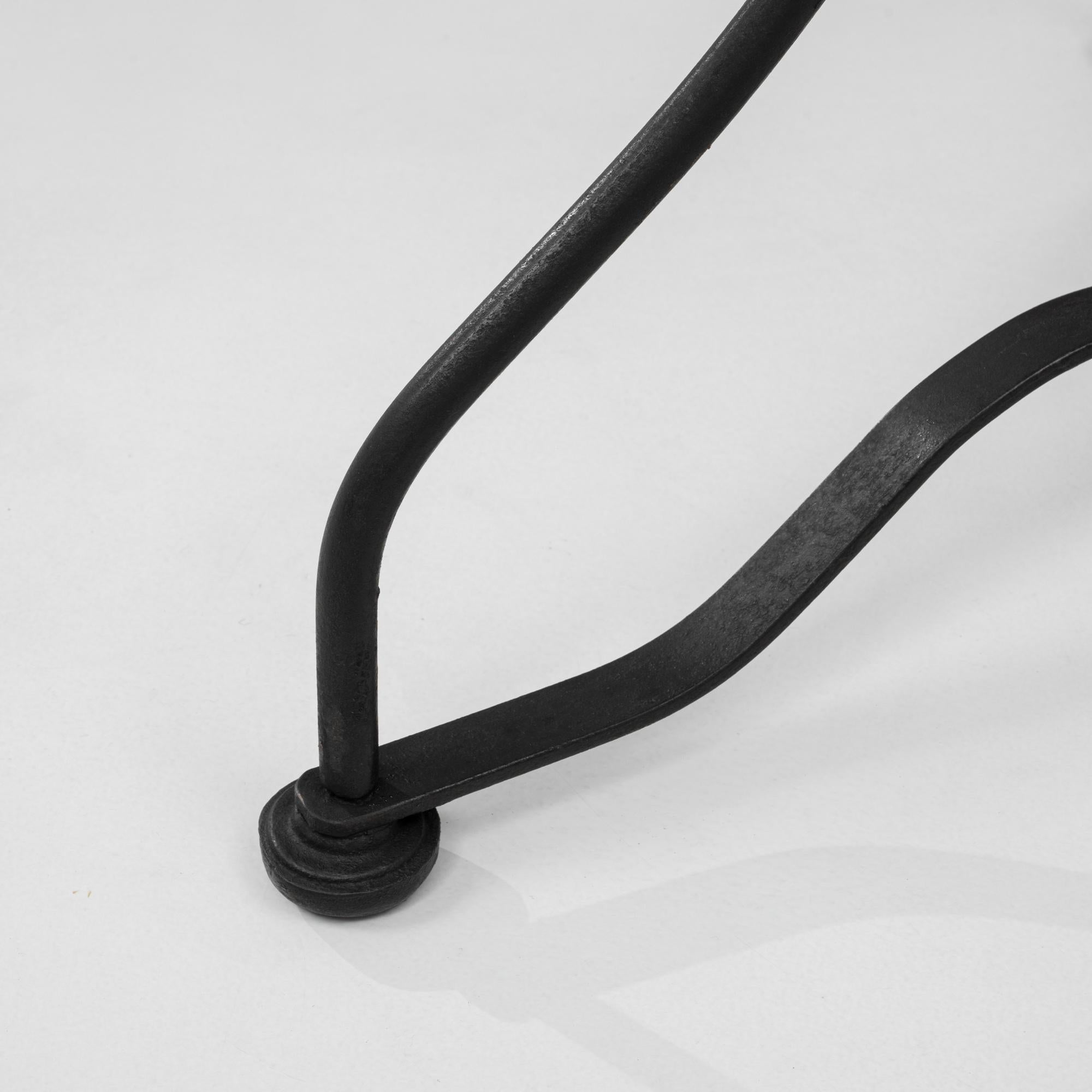 Table en fer de style bistrot français des années 1900 avec plateau en marbre en vente 3