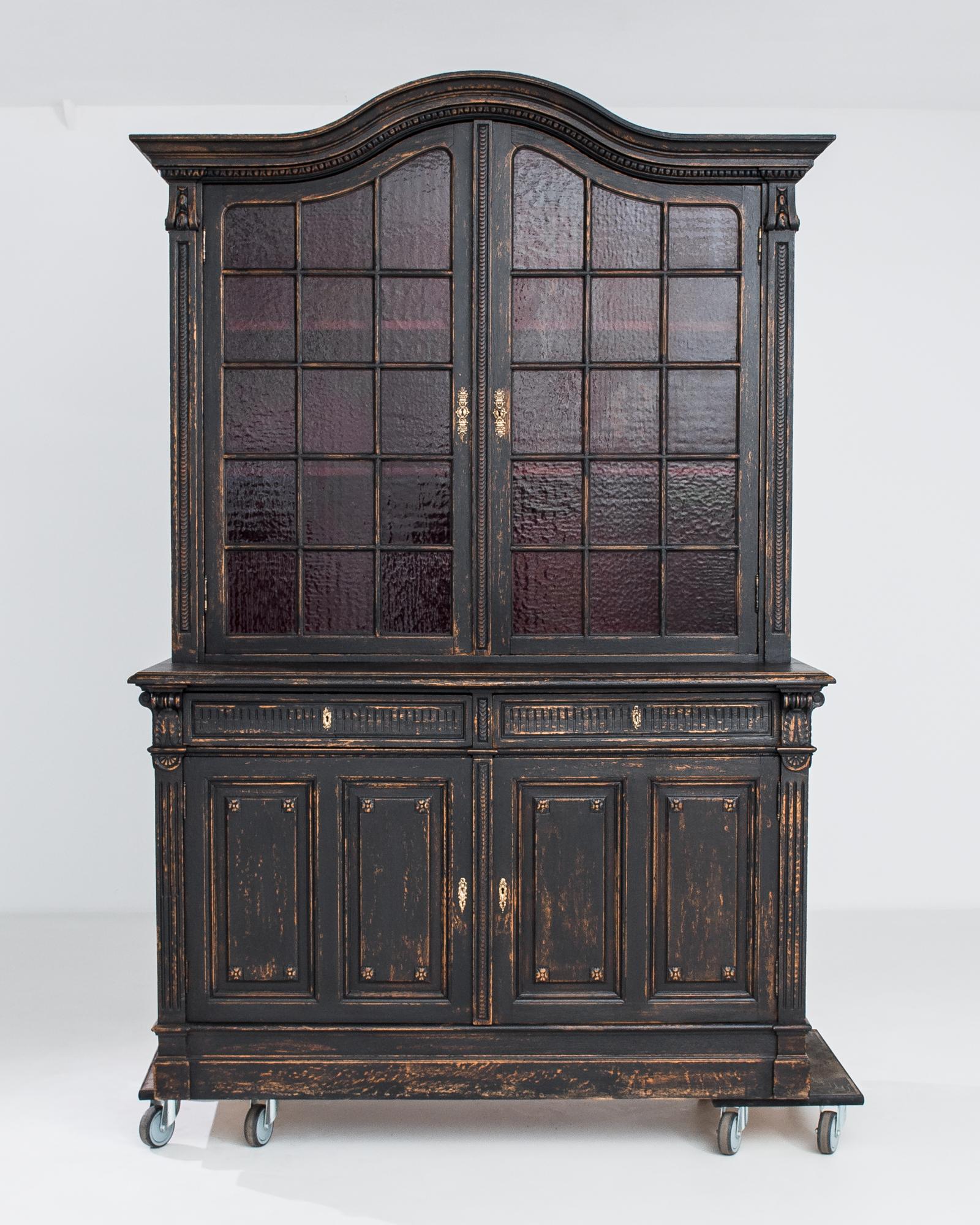A wooden vitrine from France, produced circa 1900. A stunning antique vitrine with original patina, featuring an arched double door cabinet fronted by frosted glass panels, a lower double cabinet, and a row of two sliding drawers. The oak absorbs a