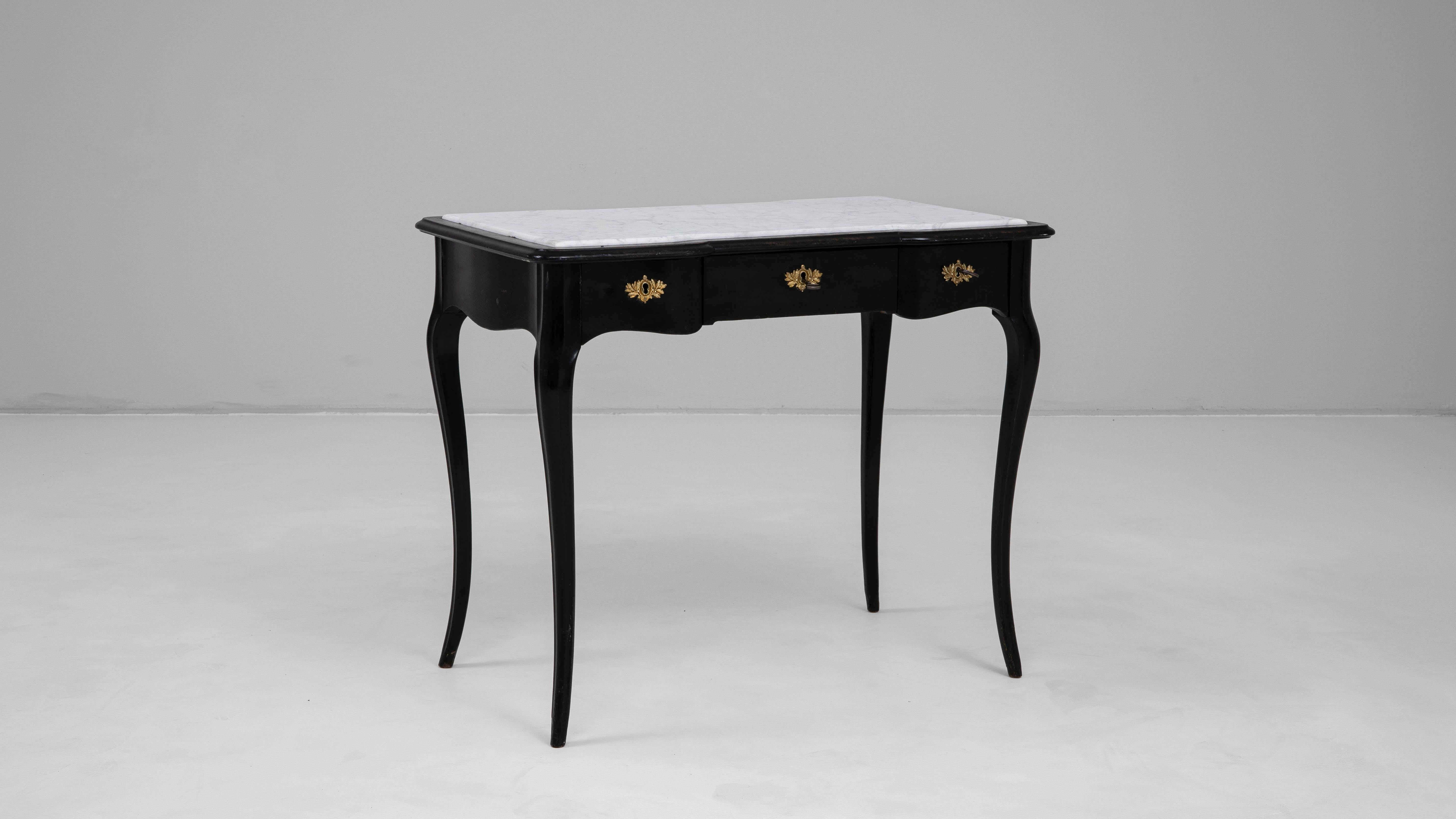 Table d'appoint à plateau de marbre, patiné noir, datant des années 1900 en vente 5