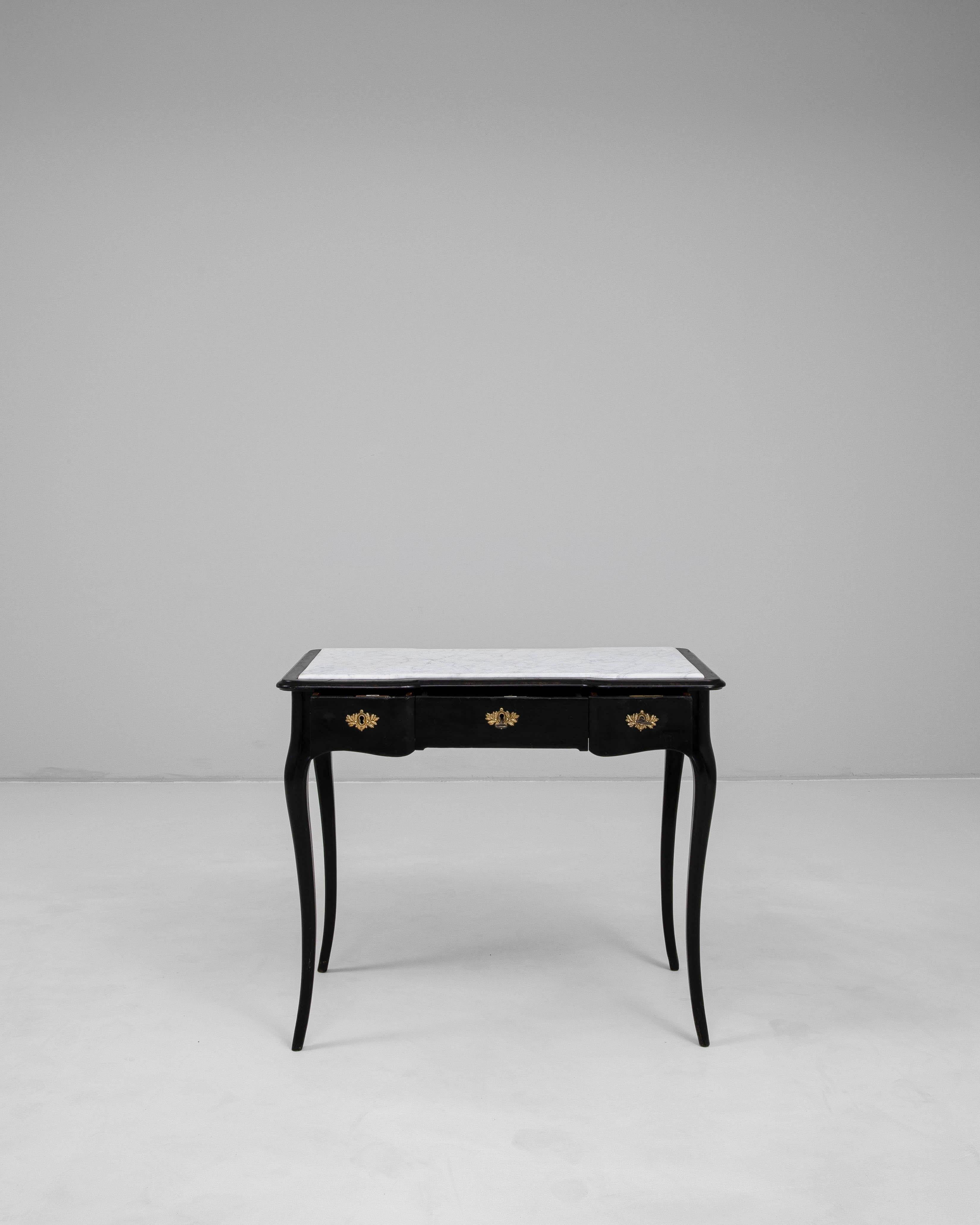 Marbre Table d'appoint à plateau de marbre, patiné noir, datant des années 1900 en vente
