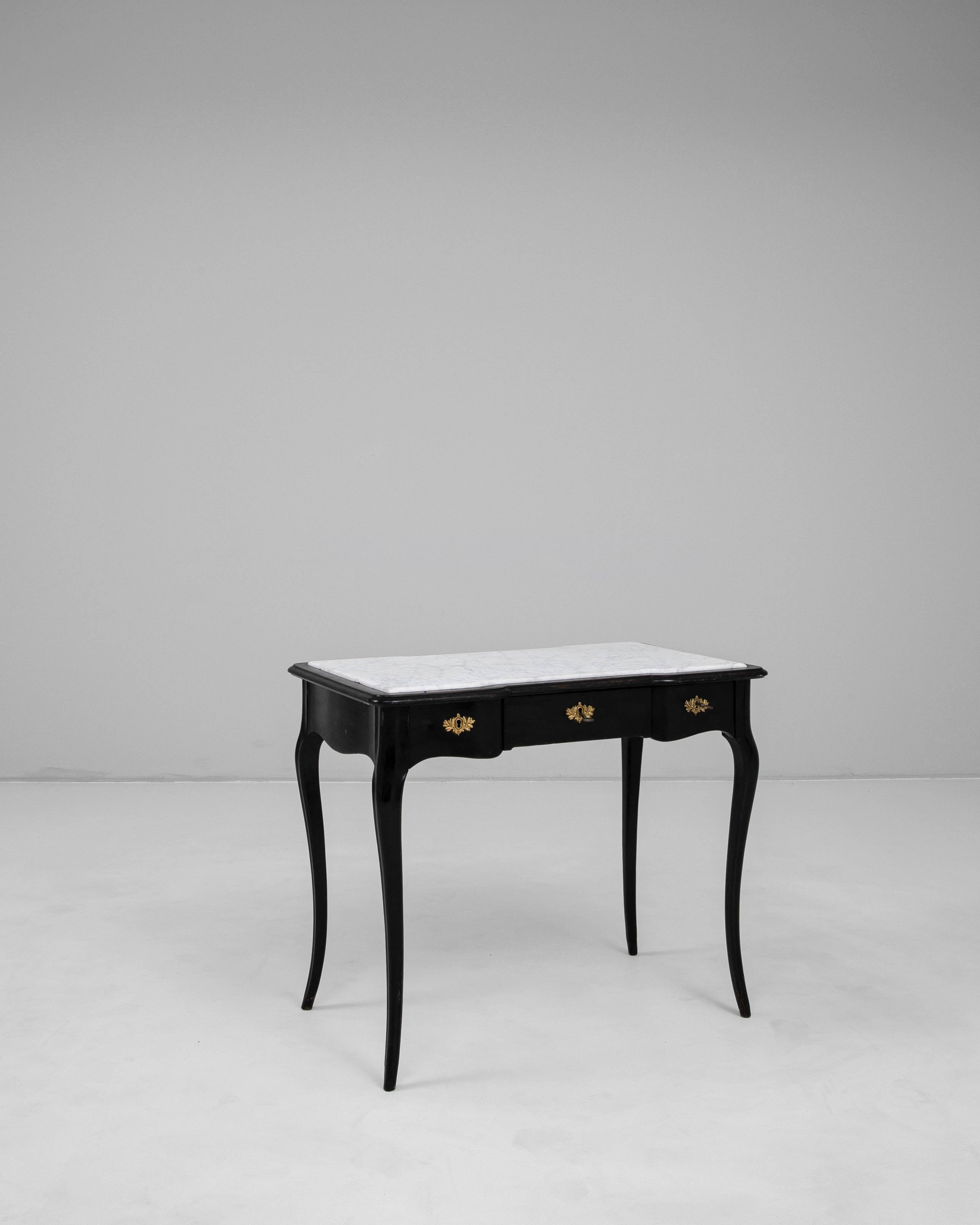 Table d'appoint à plateau de marbre, patiné noir, datant des années 1900 en vente 1