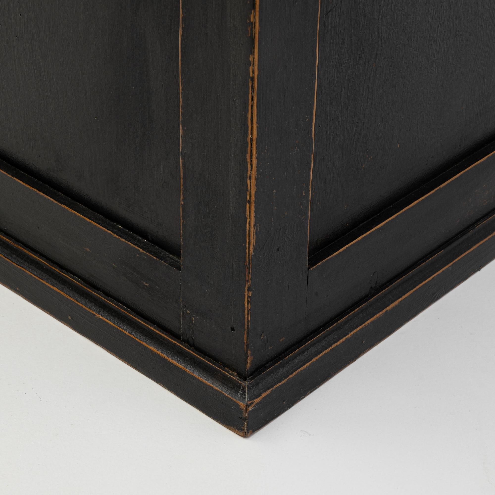 Piédestal en bois patiné noir français des années 1900 en vente 4