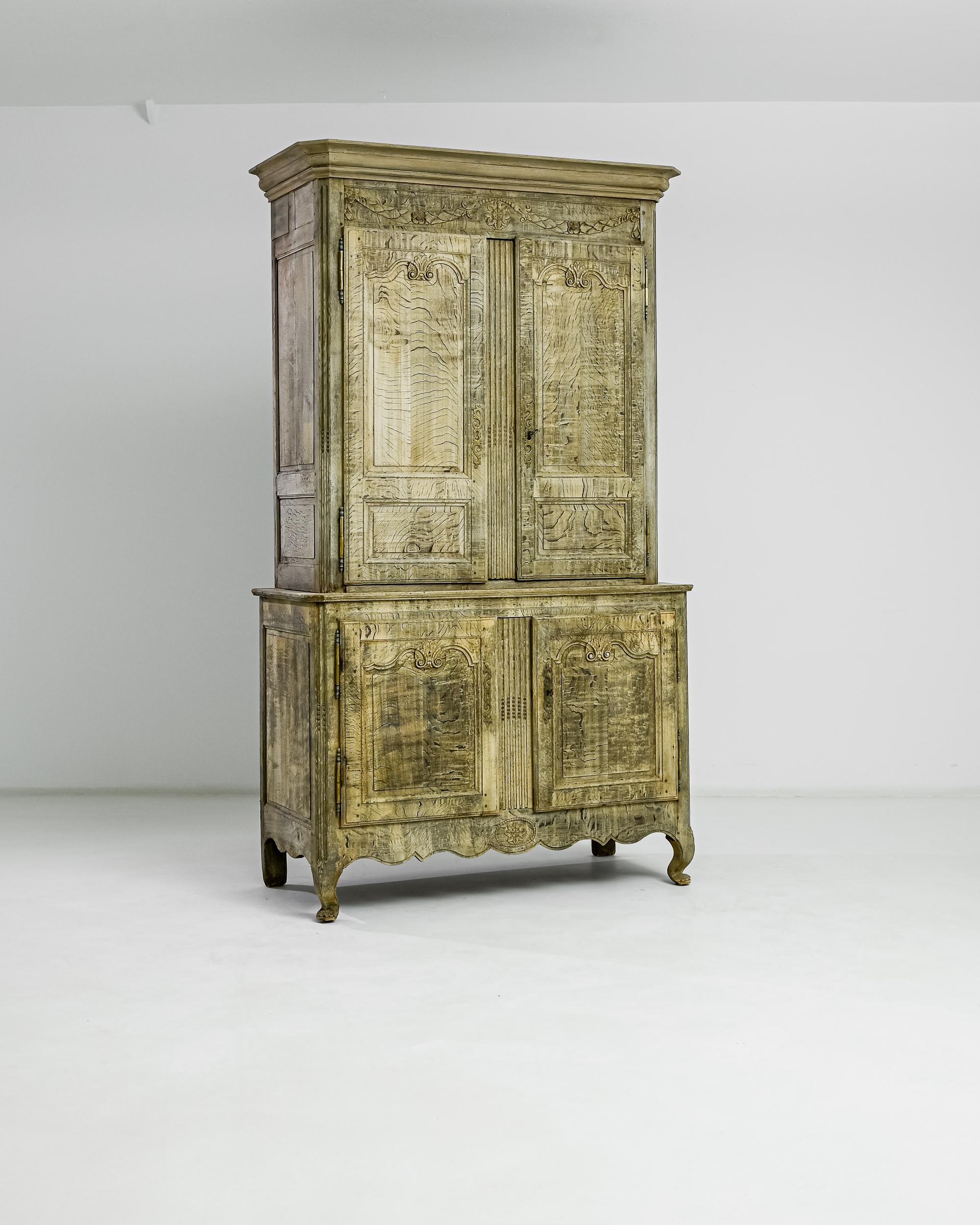 Provincial français Armoire française en Oak Oak blanchi des années 1900