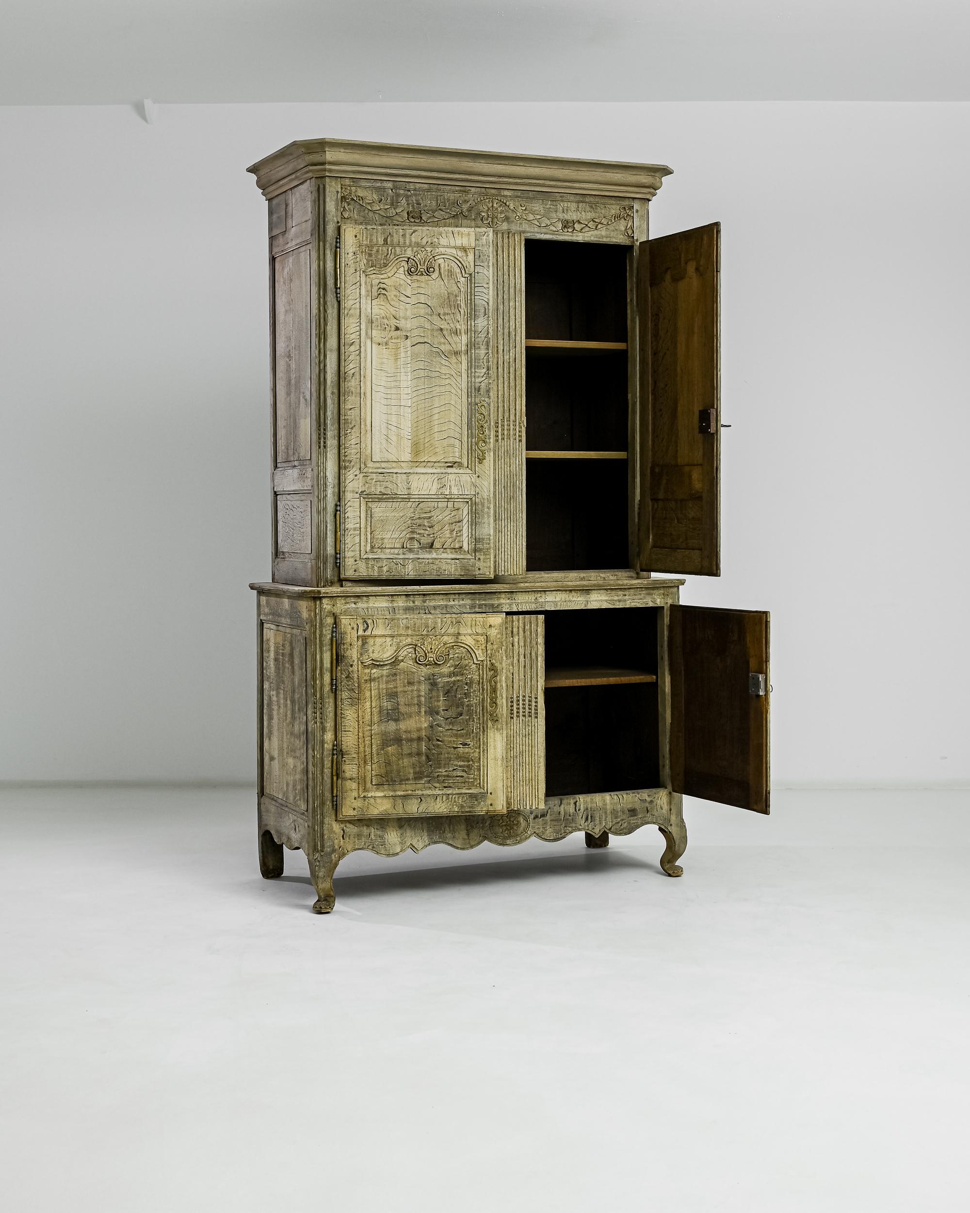 Français Armoire française en Oak Oak blanchi des années 1900