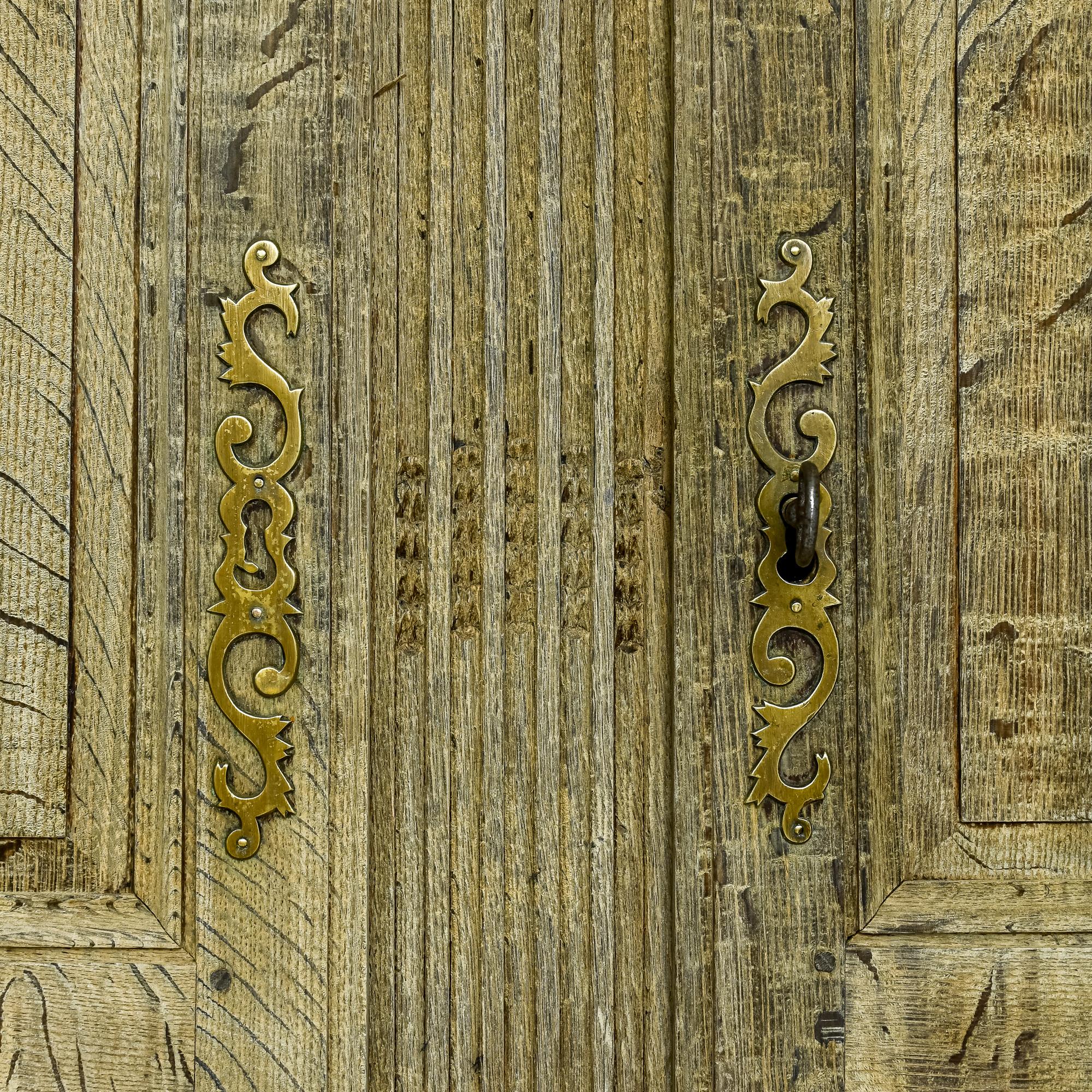 20ième siècle Armoire française en Oak Oak blanchi des années 1900