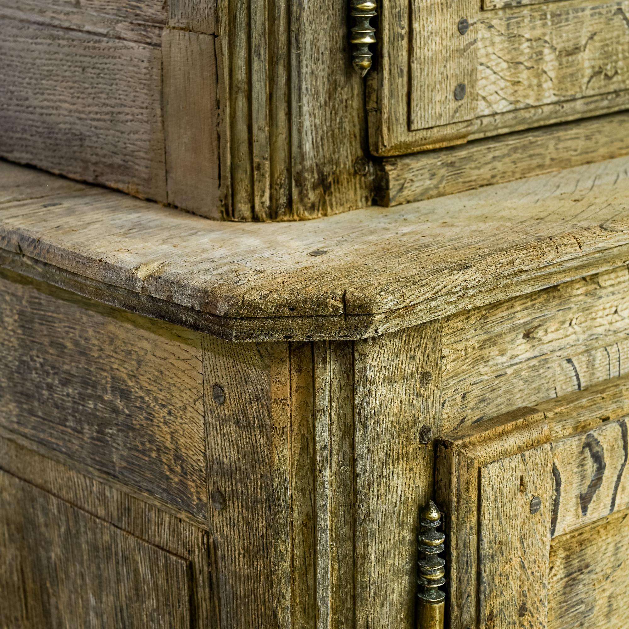 Bois Armoire française en Oak Oak blanchi des années 1900