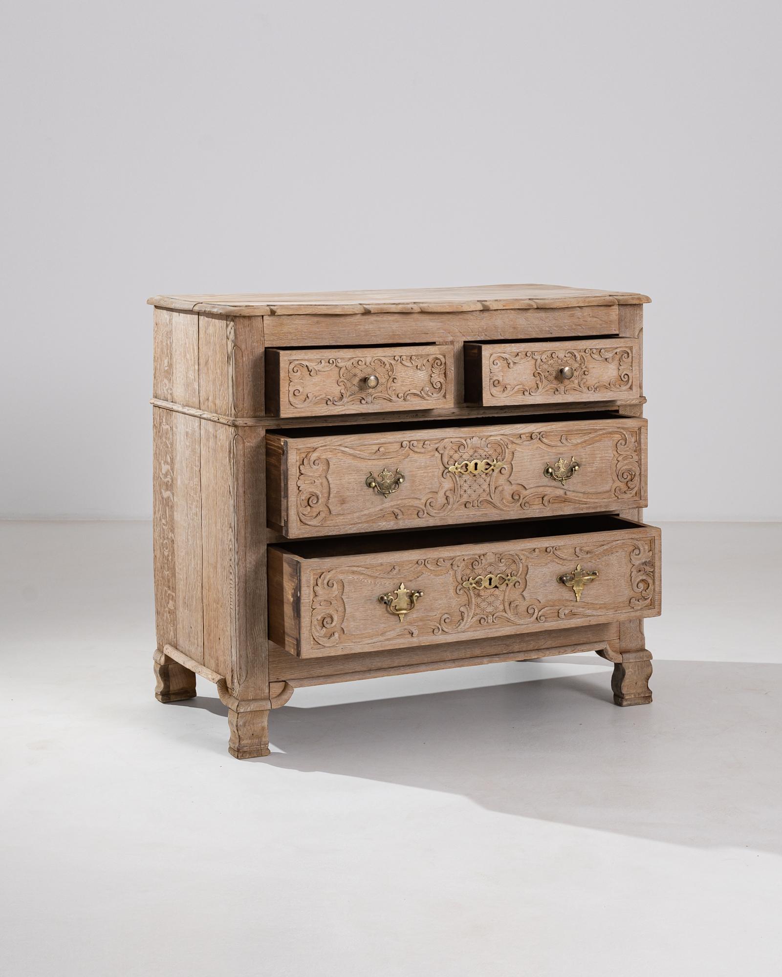 20th Century 1900s French Bleached Oak Chest of Drawers For Sale