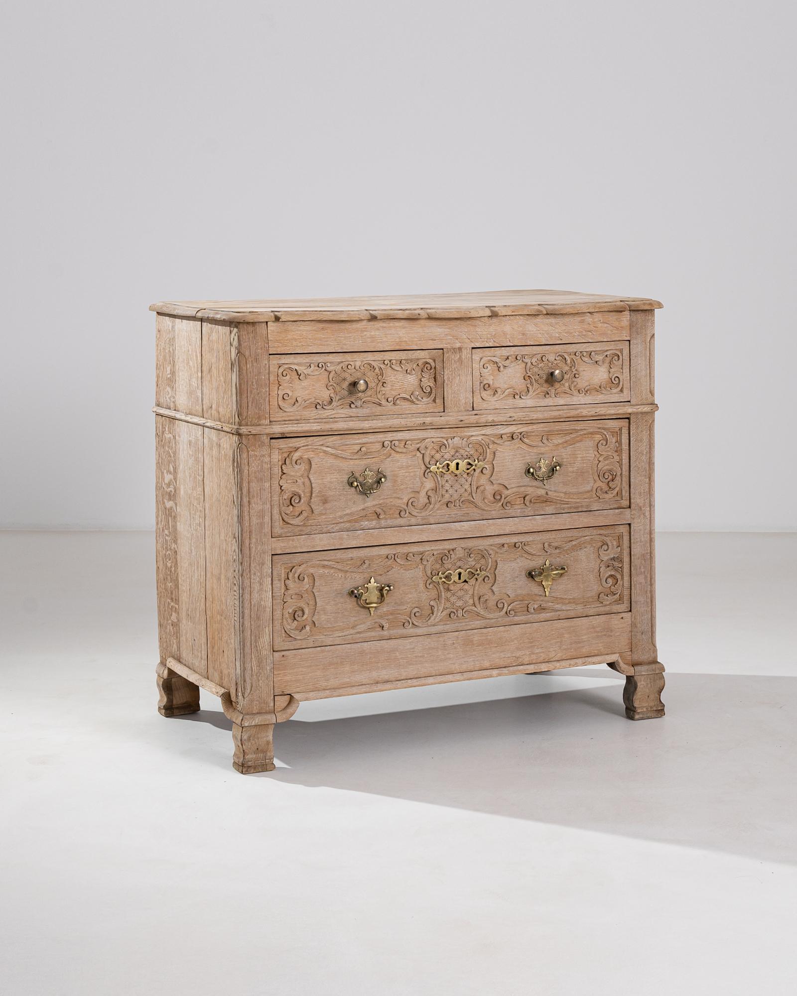 1900s French Bleached Oak Chest of Drawers For Sale 1