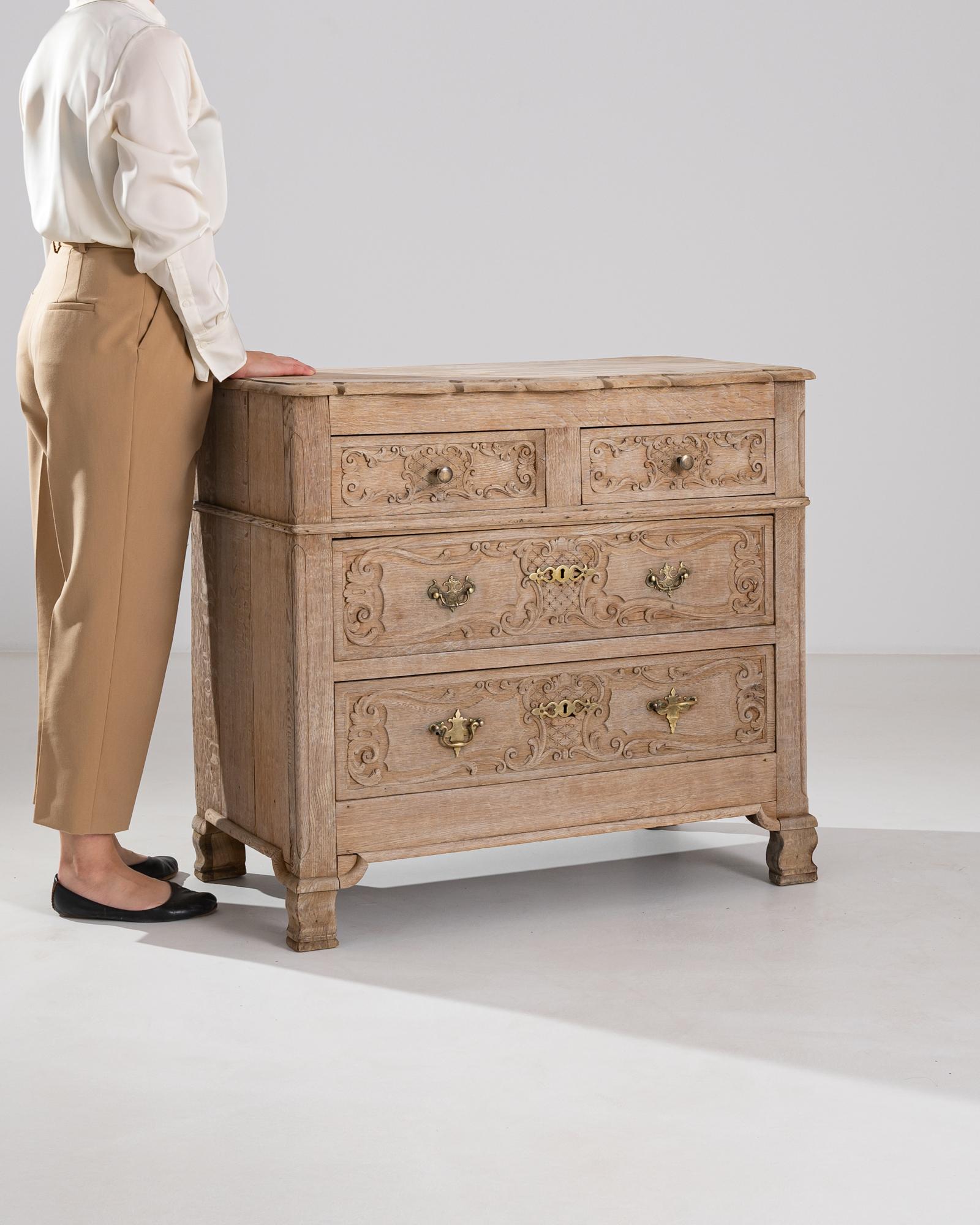 1900s French Bleached Oak Chest of Drawers For Sale 2