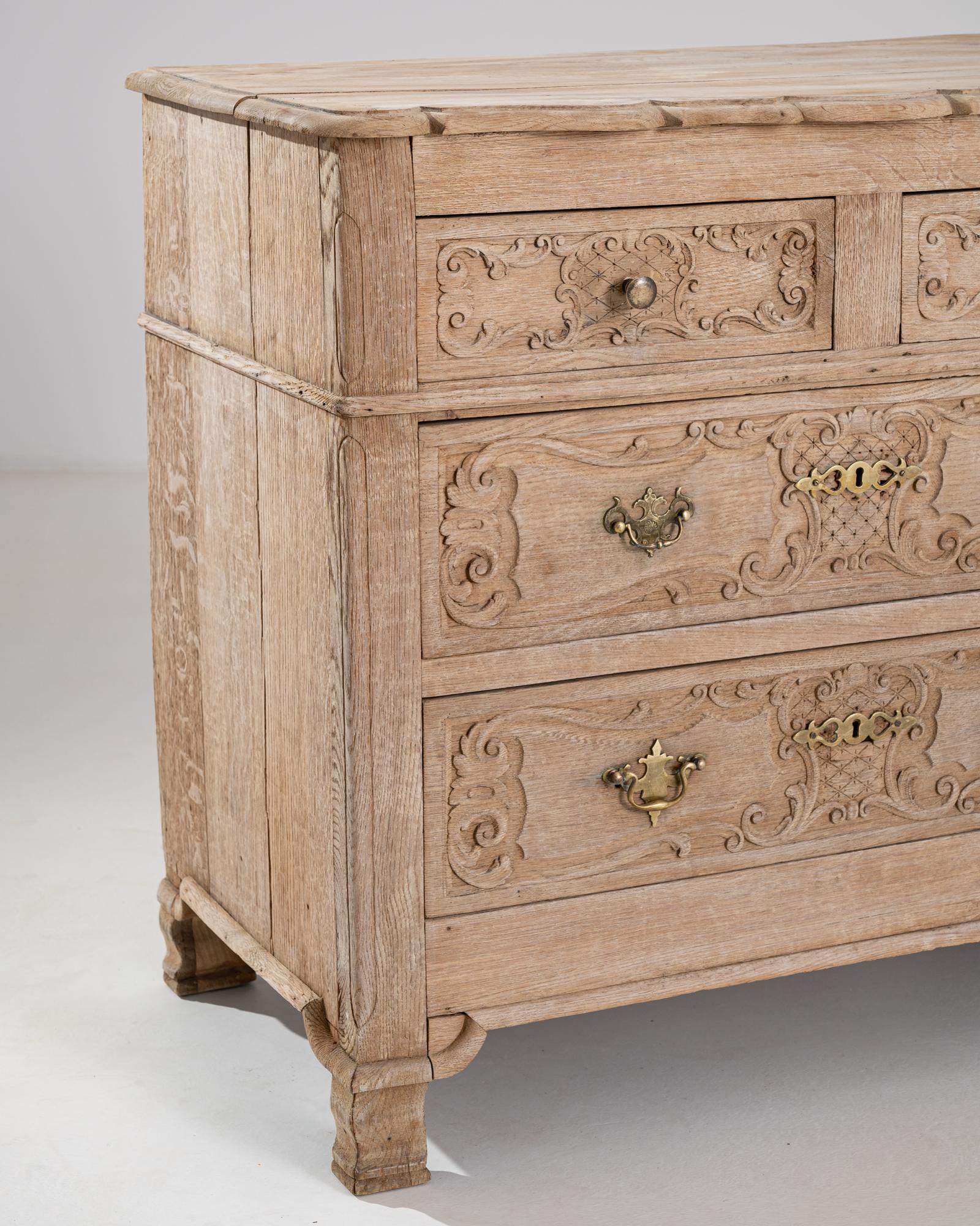 1900s French Bleached Oak Chest of Drawers For Sale 3