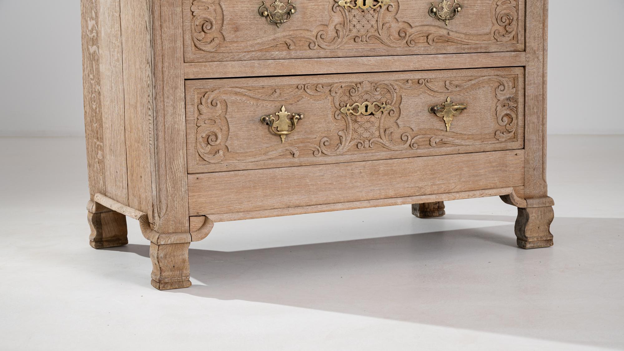 1900s French Bleached Oak Chest of Drawers For Sale 5