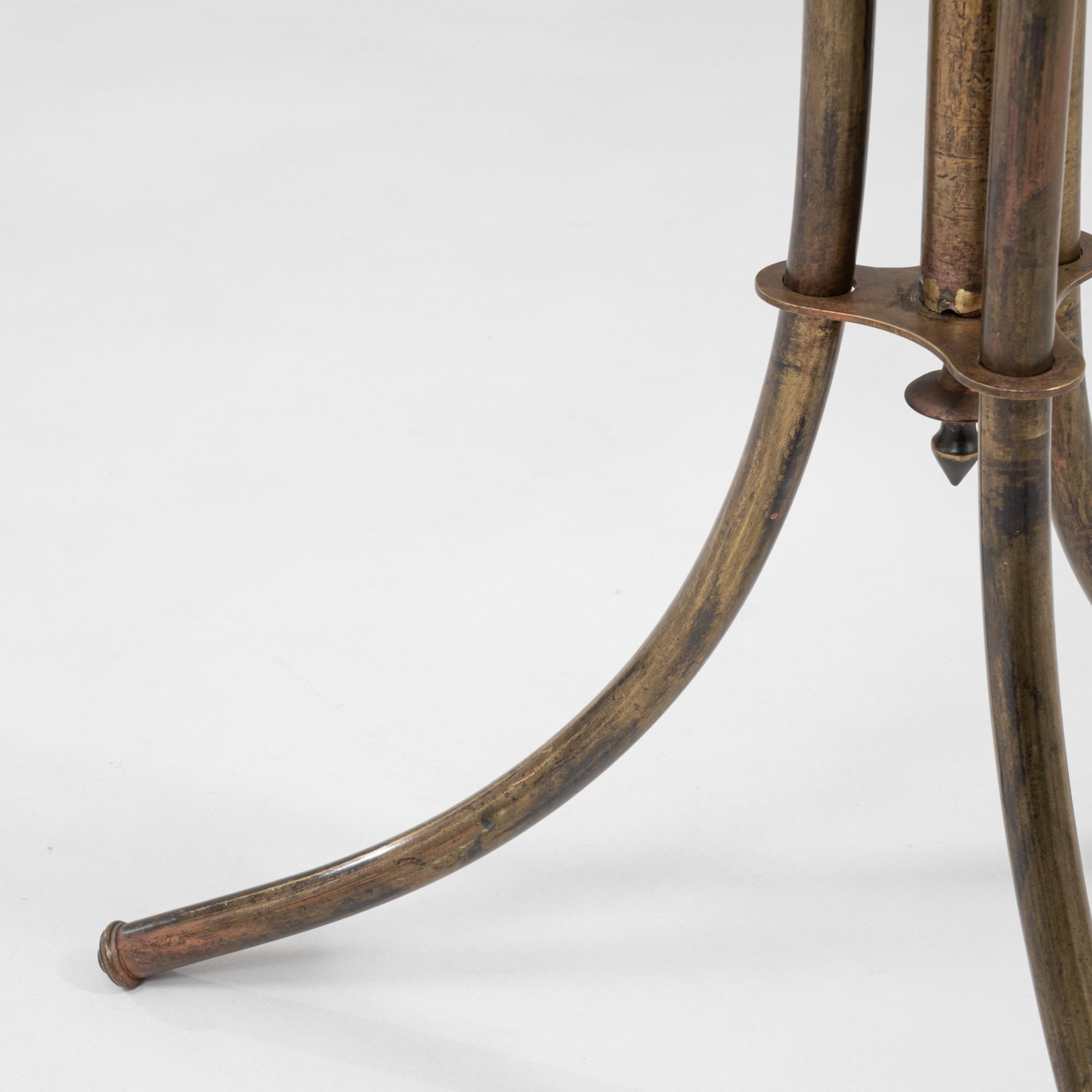 Appendiabiti da terra in ottone francese del 1900 in vendita 4