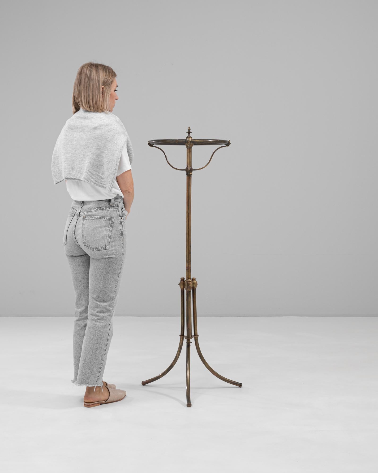 Francese Appendiabiti da terra in ottone francese del 1900 in vendita