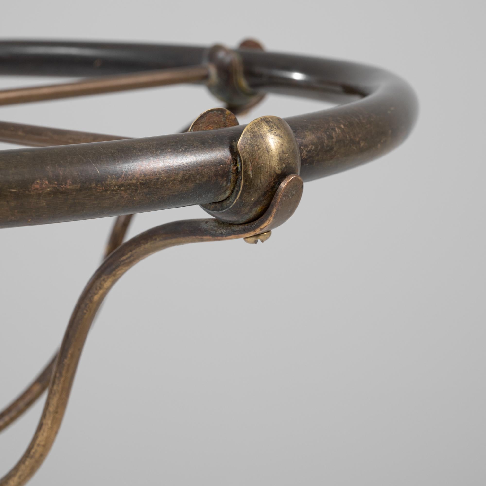 Appendiabiti da terra in ottone francese del 1900 in vendita 2