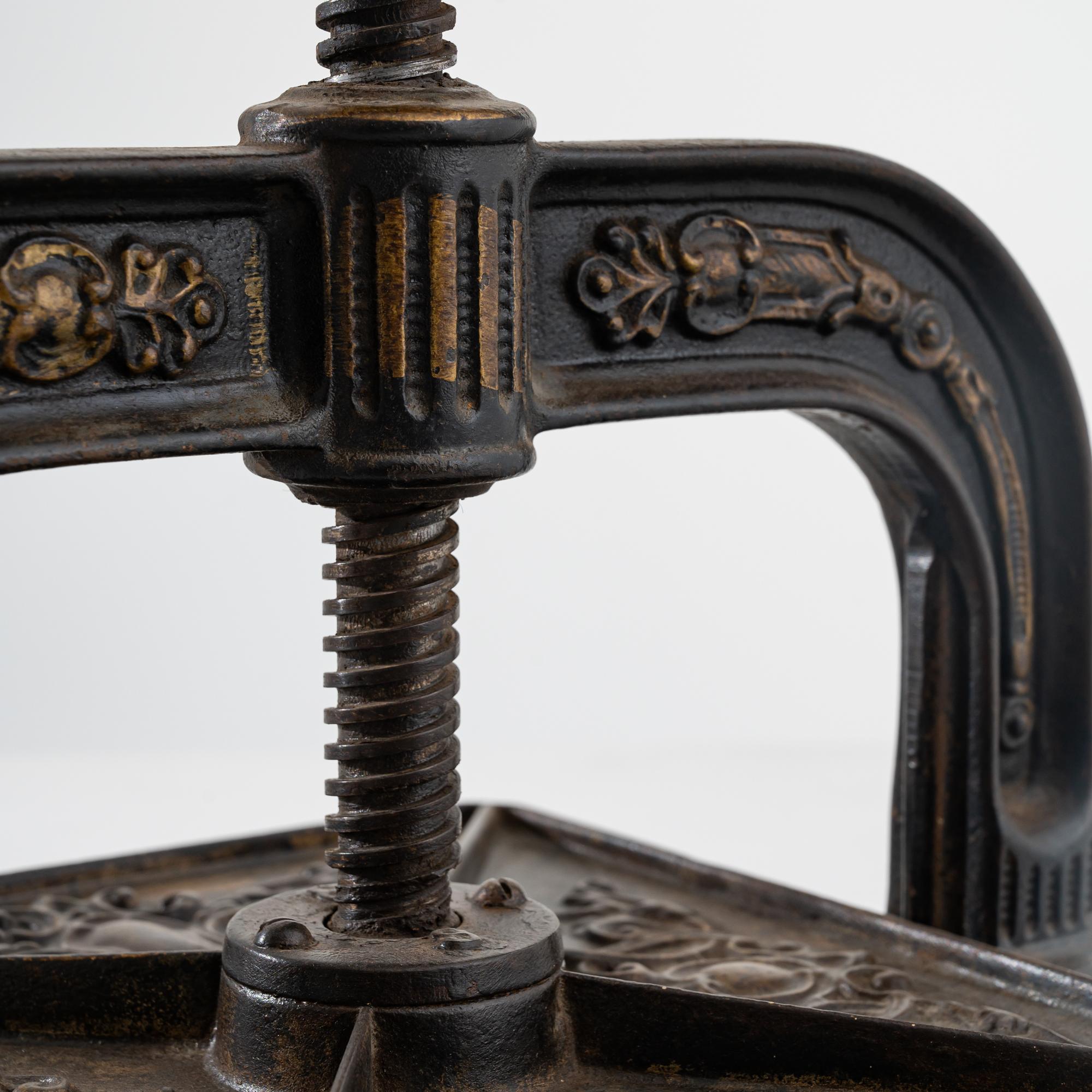 1900s French Cast Iron Book Press 6