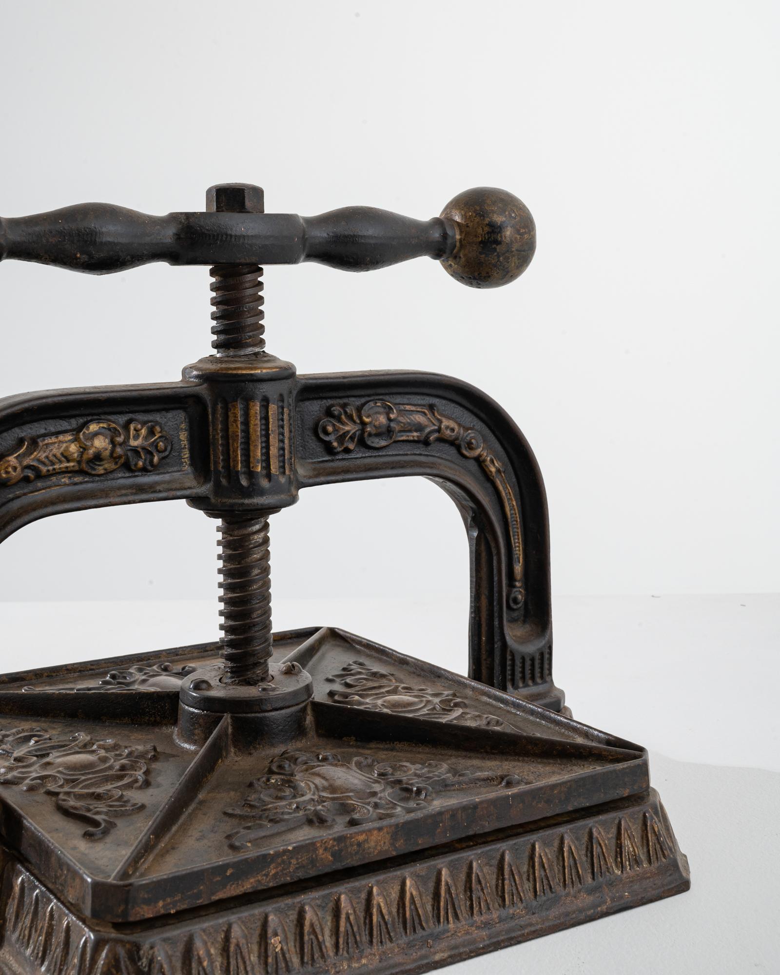 1900s French Cast Iron Book Press 1
