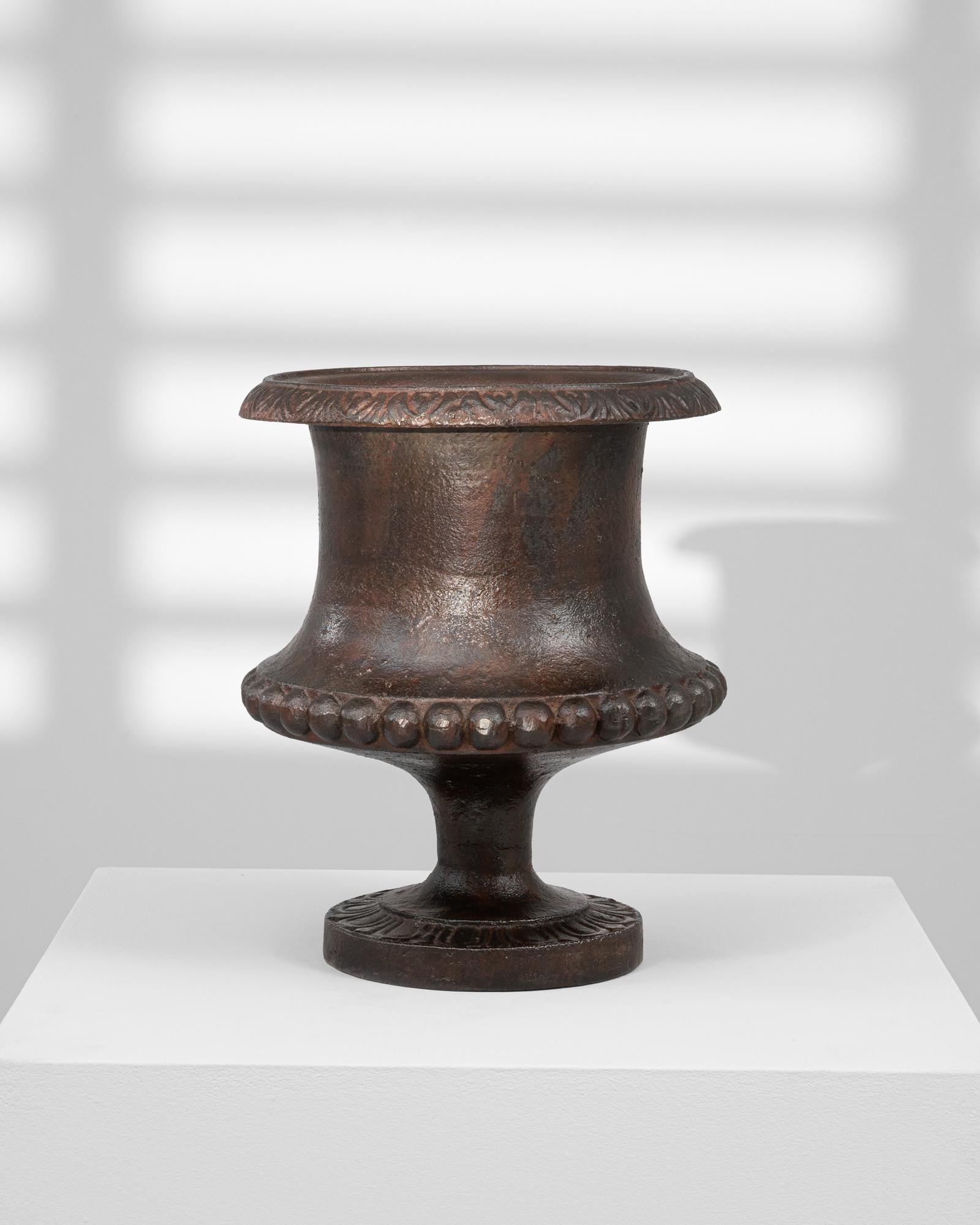 1900s French Cast Iron Planter For Sale 2