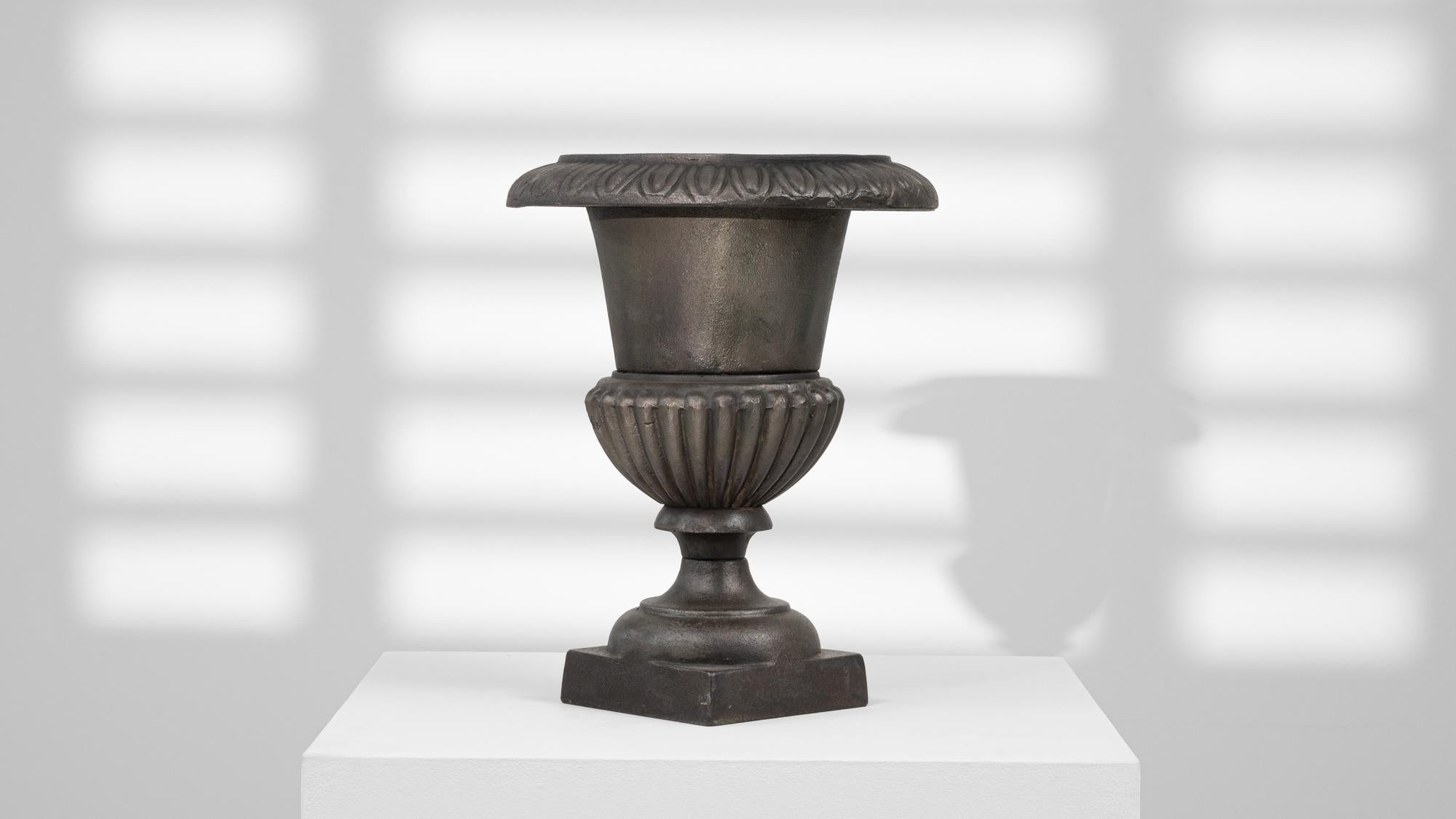 1900s French Cast Iron Planter For Sale 3
