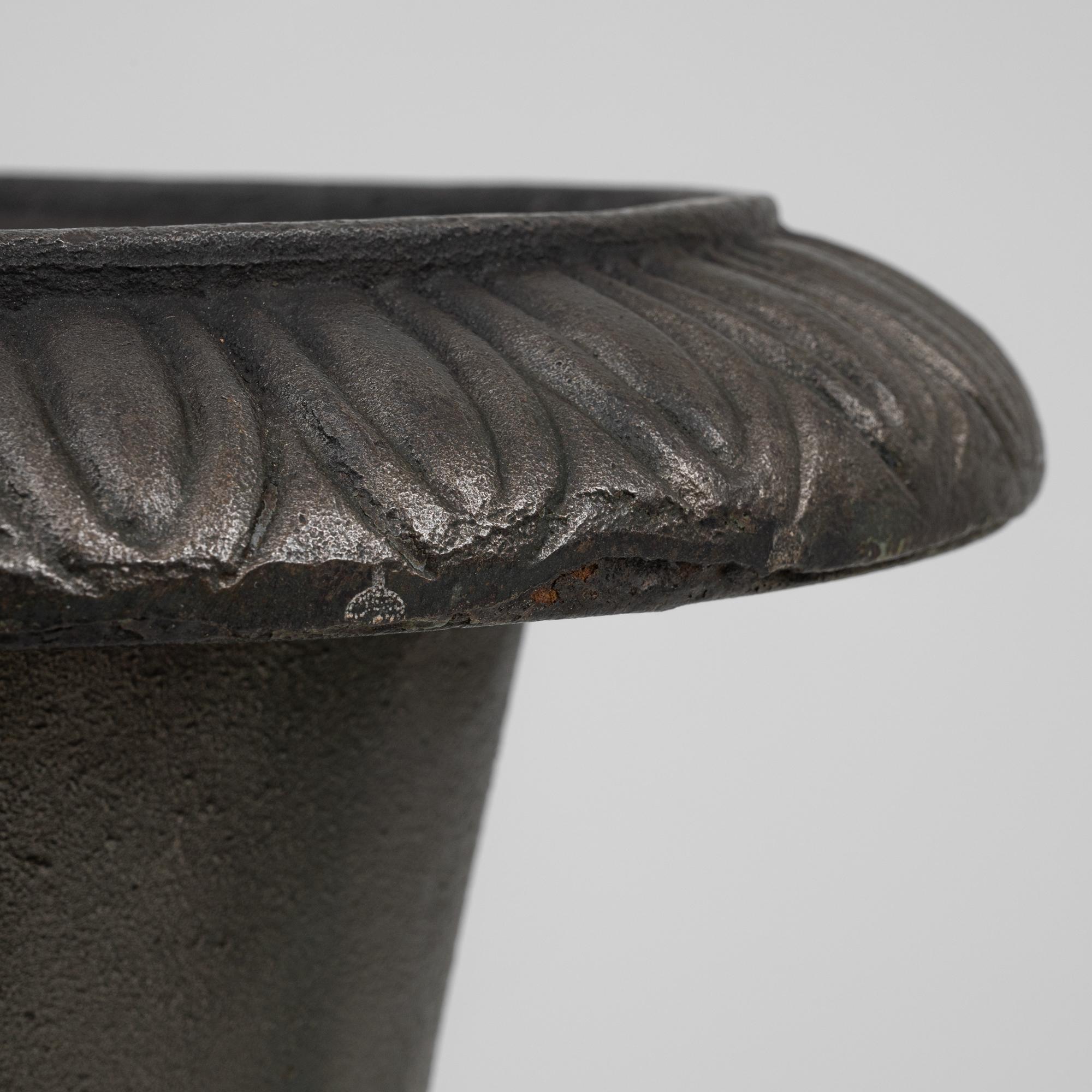 1900s French Cast Iron Planter For Sale 4