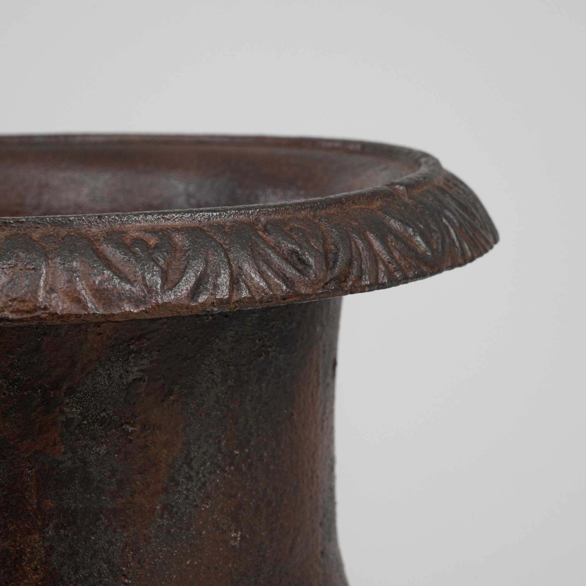1900s French Cast Iron Planter For Sale 4