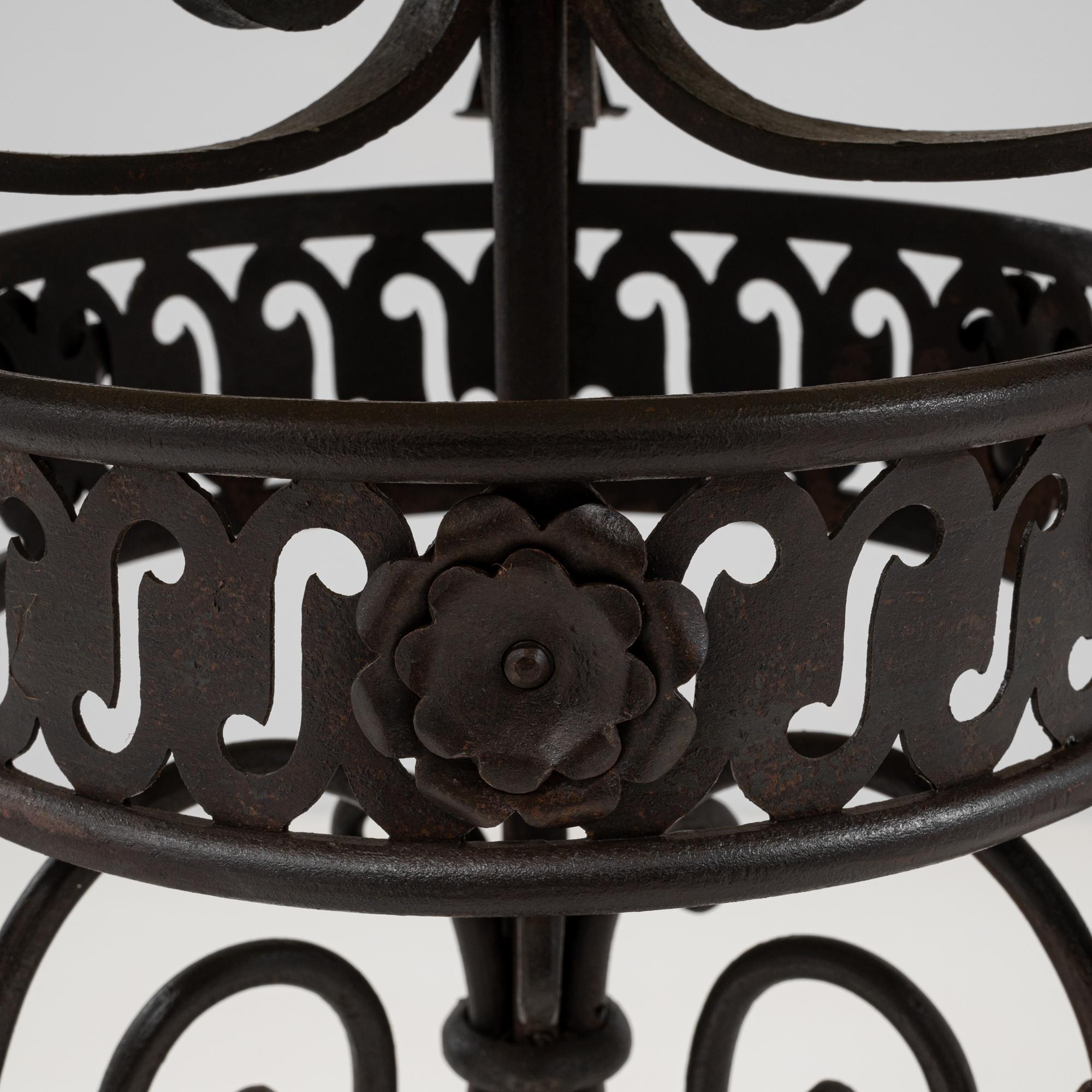 1900s French Cast Iron Side Table With Marble Top For Sale 4