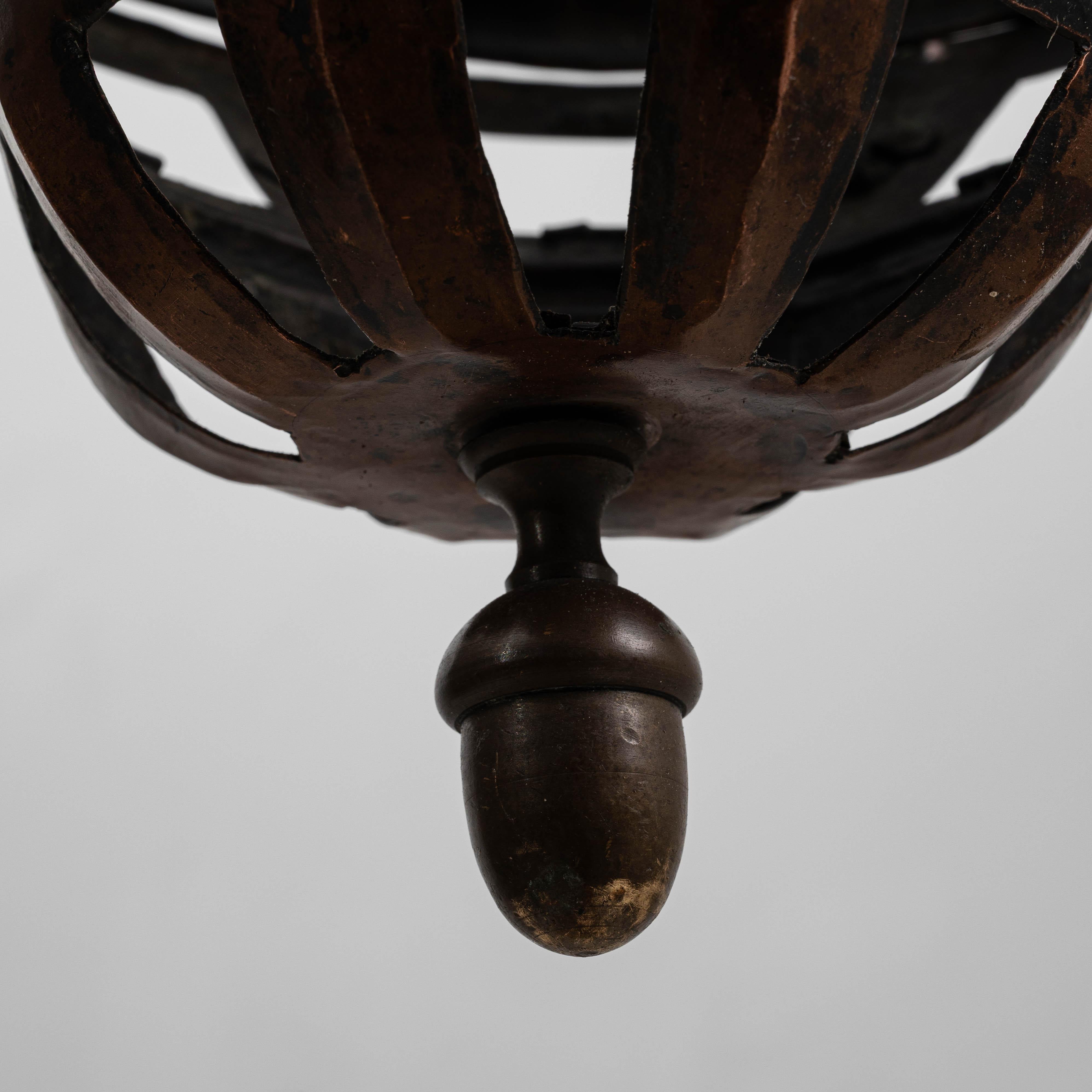 Lámpara colgante francesa de cobre de 1900 con diseño de cúpula calada en venta 6