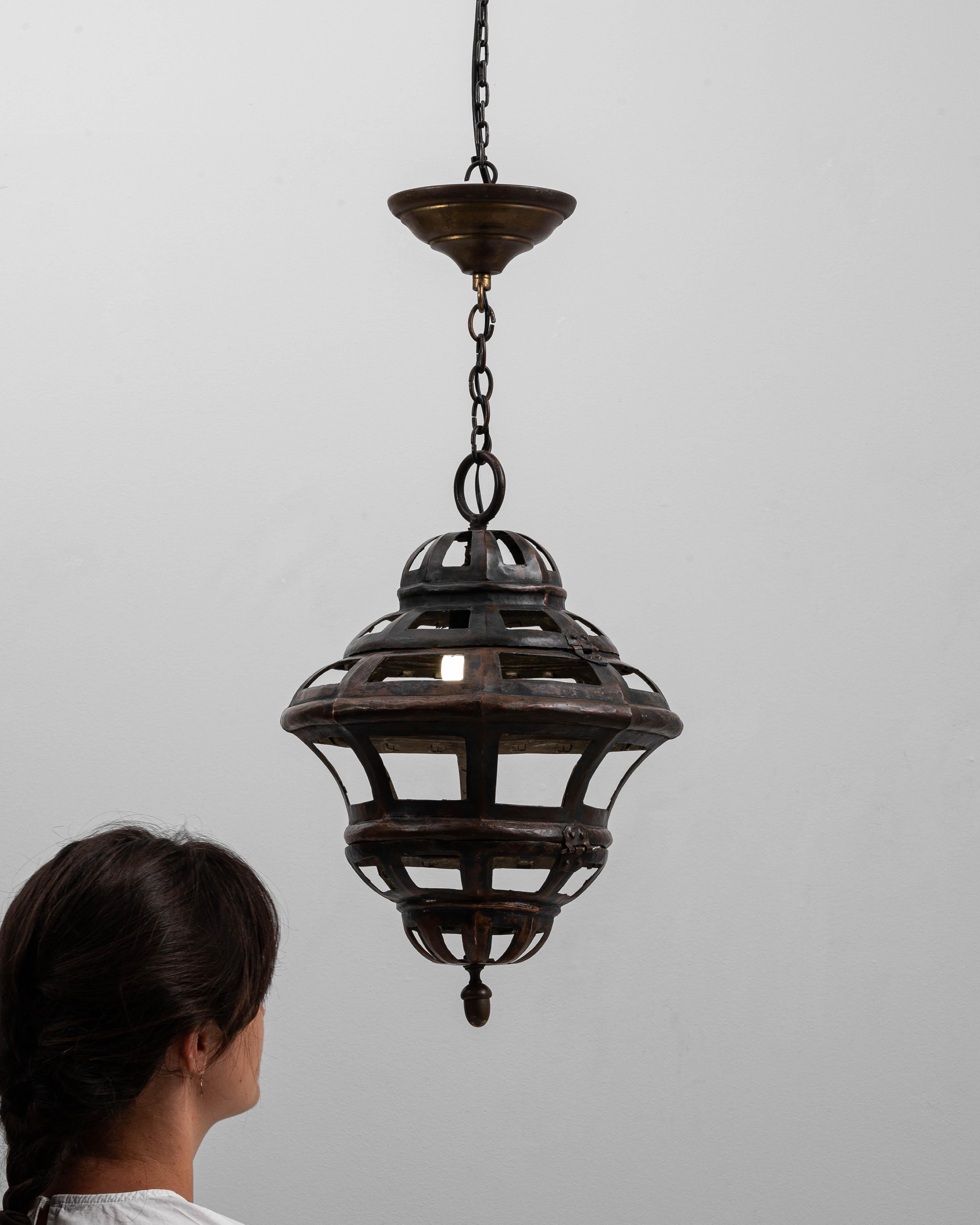 Lámpara colgante francesa de cobre de 1900 con diseño de cúpula calada siglo XX en venta