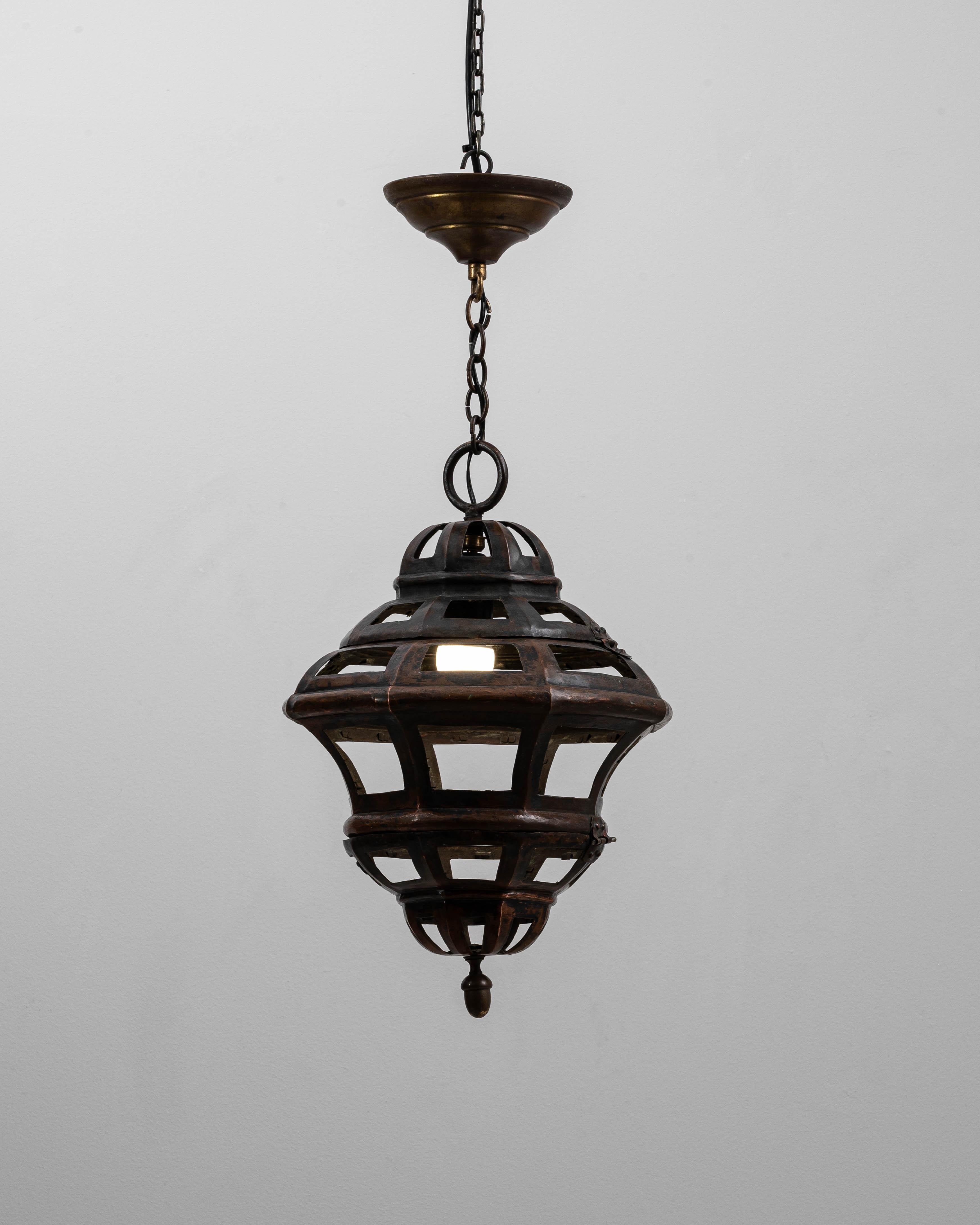 Lámpara colgante francesa de cobre de 1900 con diseño de cúpula calada en venta 1