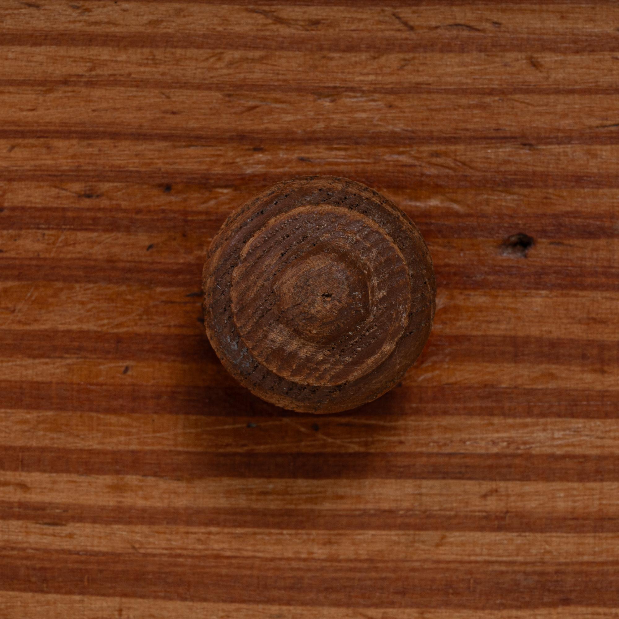Mesilla de noche francesa de bambú sintético de 1900 con tapa de mármol en venta 5