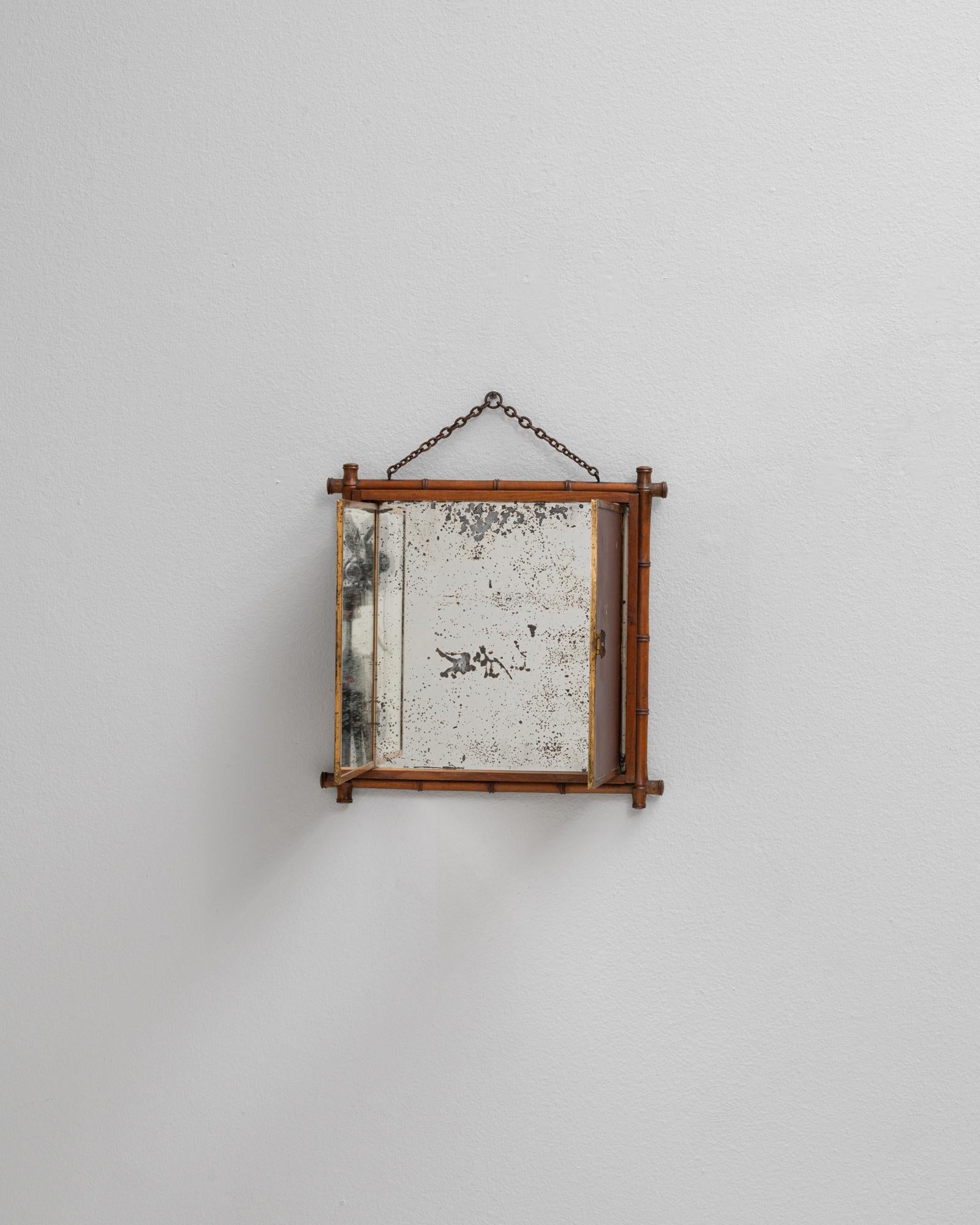 1900s French Faux Bamboo Opening Mirror In condizioni buone in vendita a High Point, NC